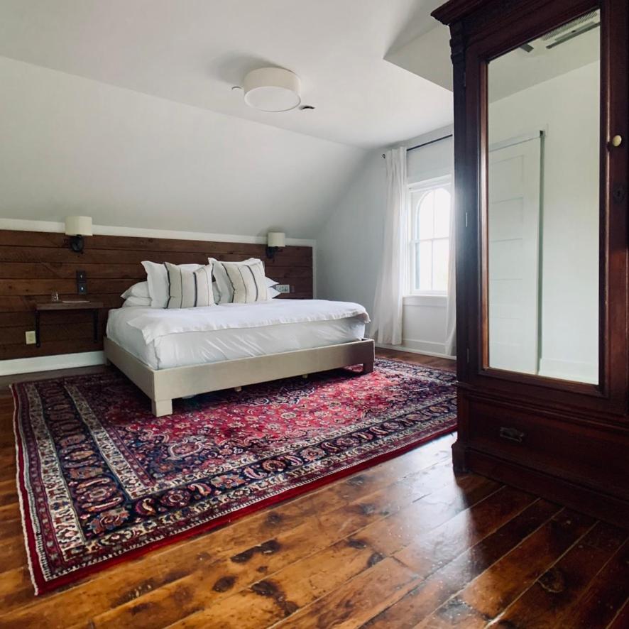 Signature Room, 1 King, Fireplace photo 3