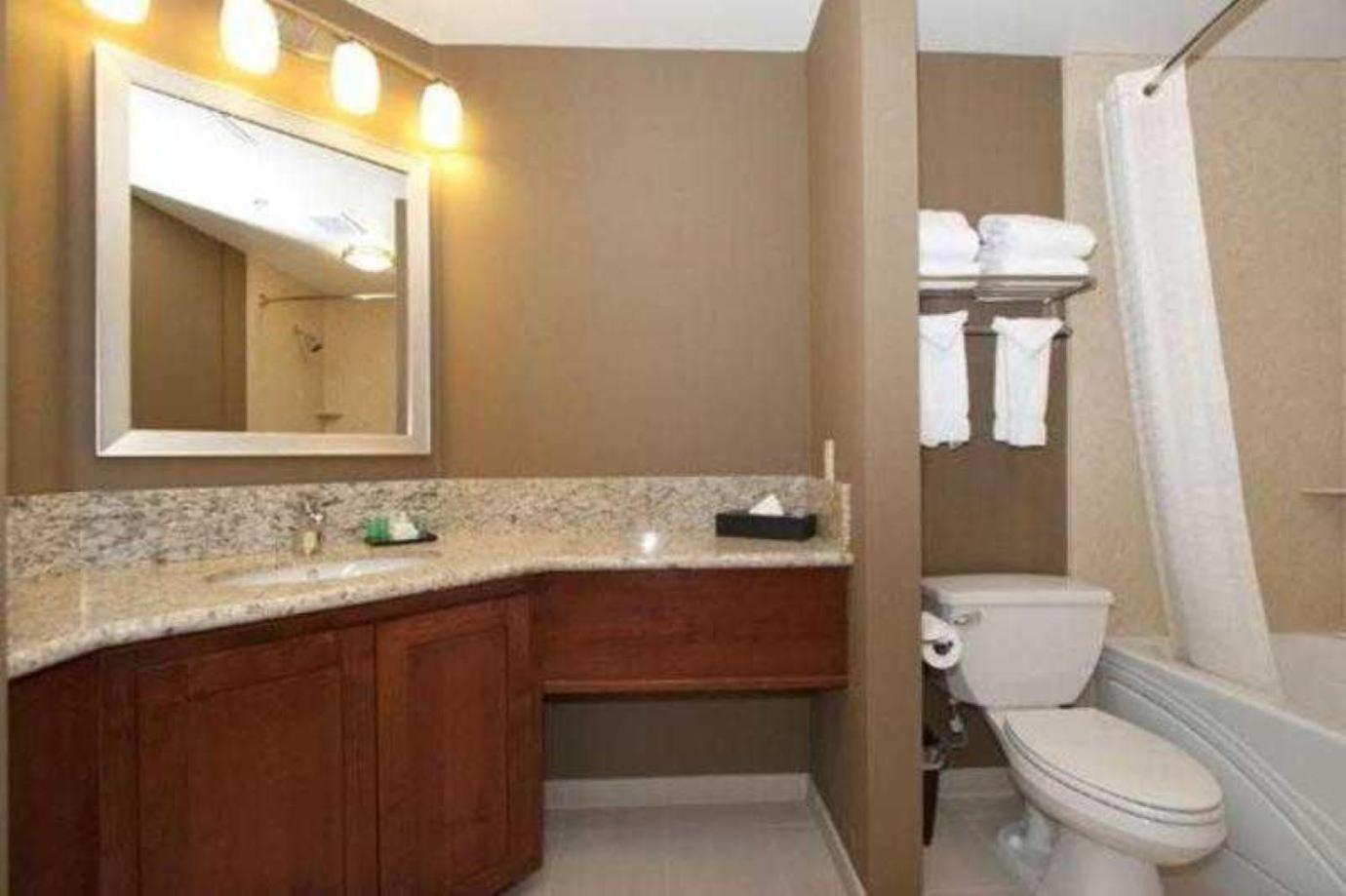 Queen Suite with Sofa Bed - Photo 2