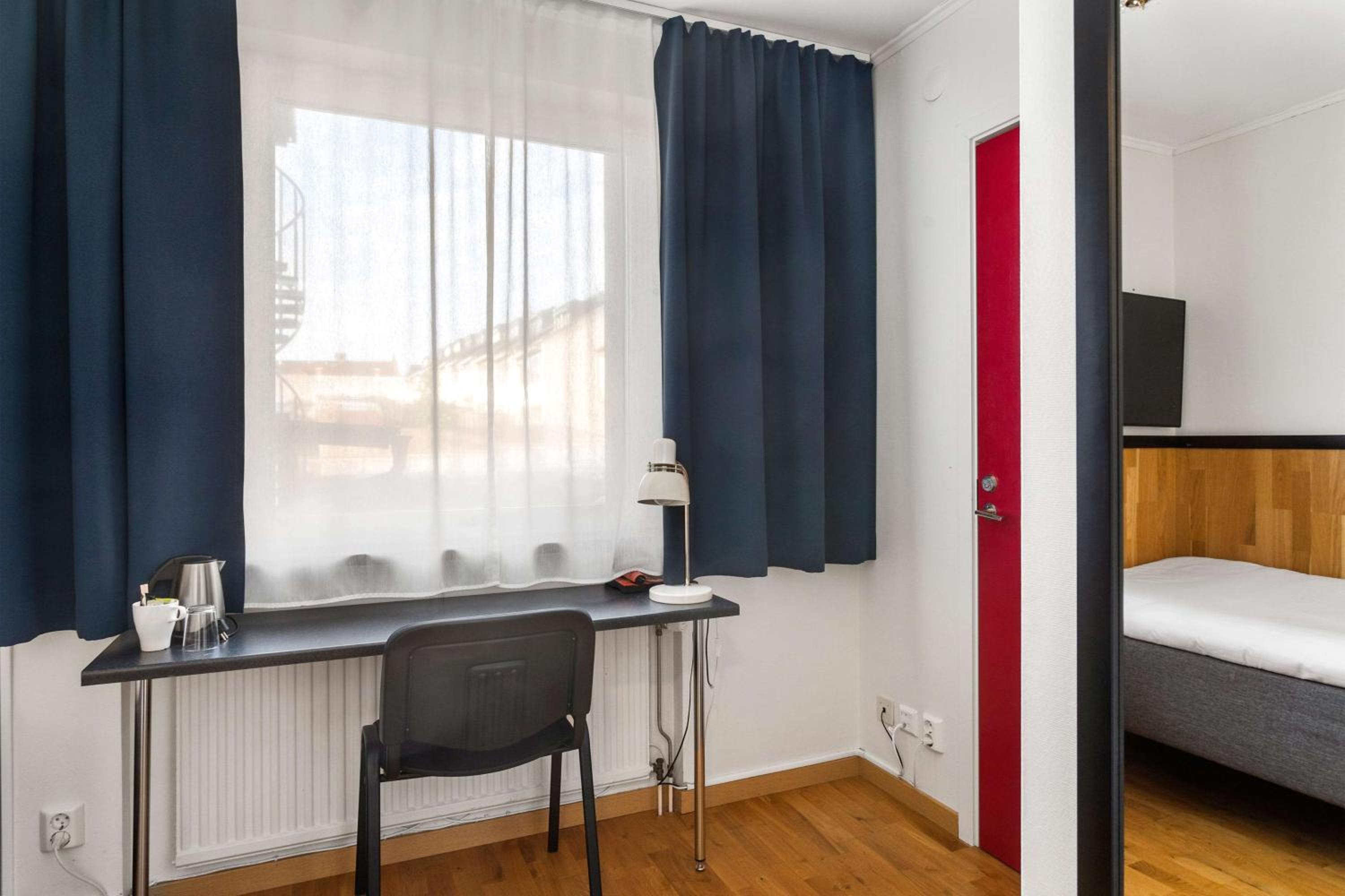 Single Room photo 2