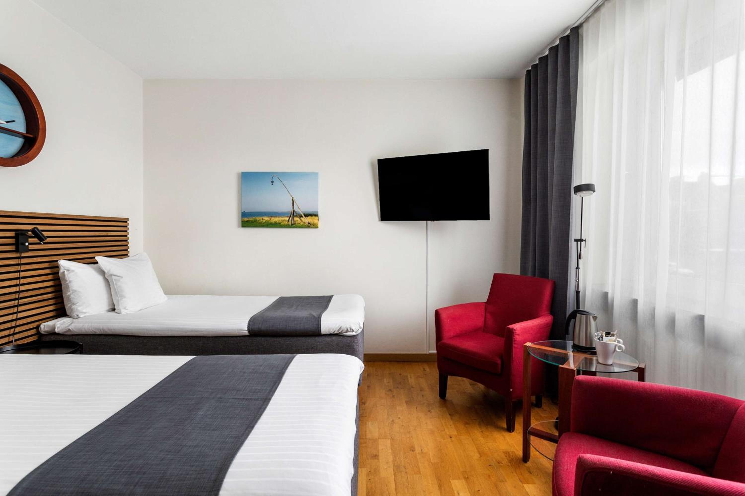 Twin Room - Non-Smoking photo 1