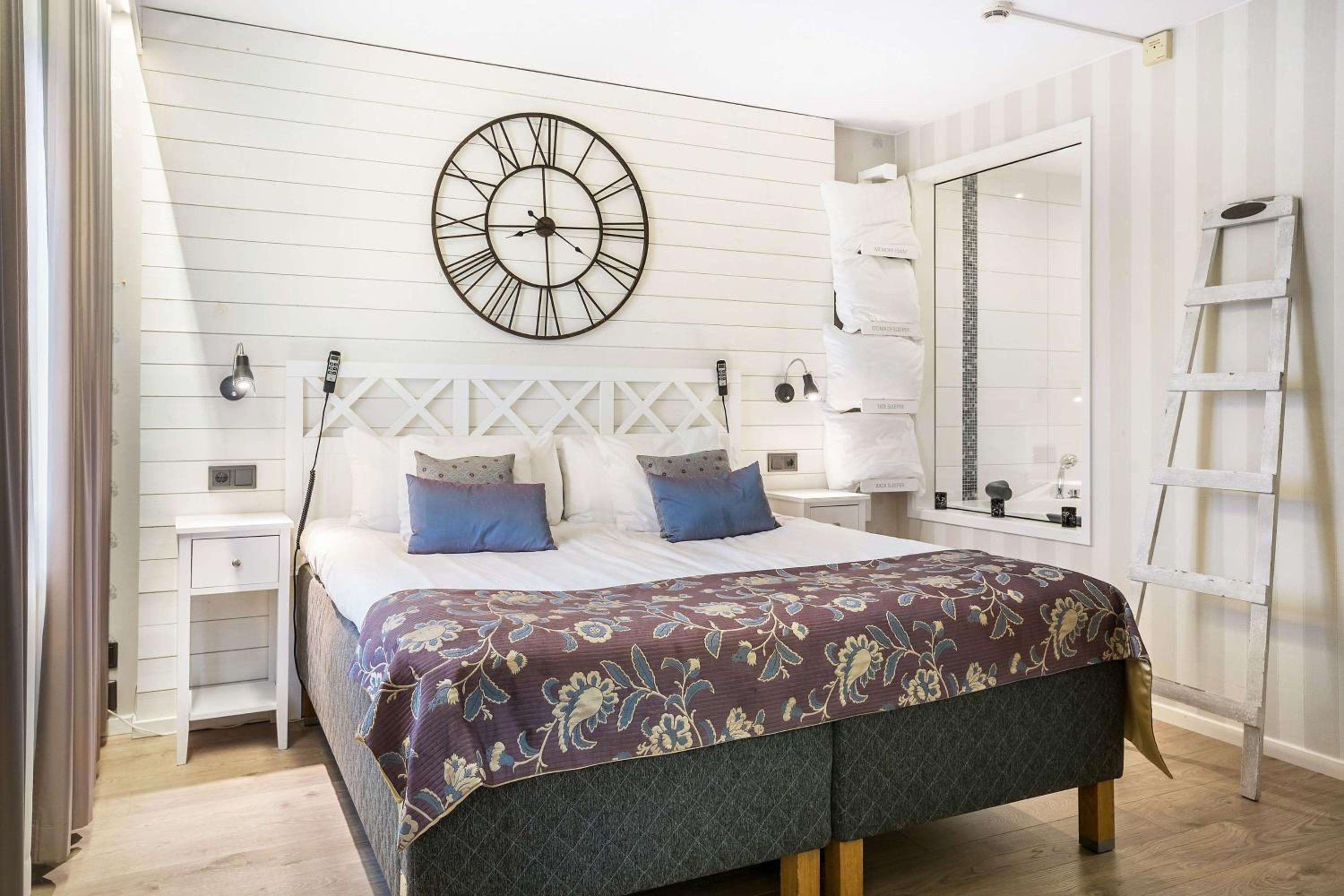 King Suite with Sofa Bed - Photo 4