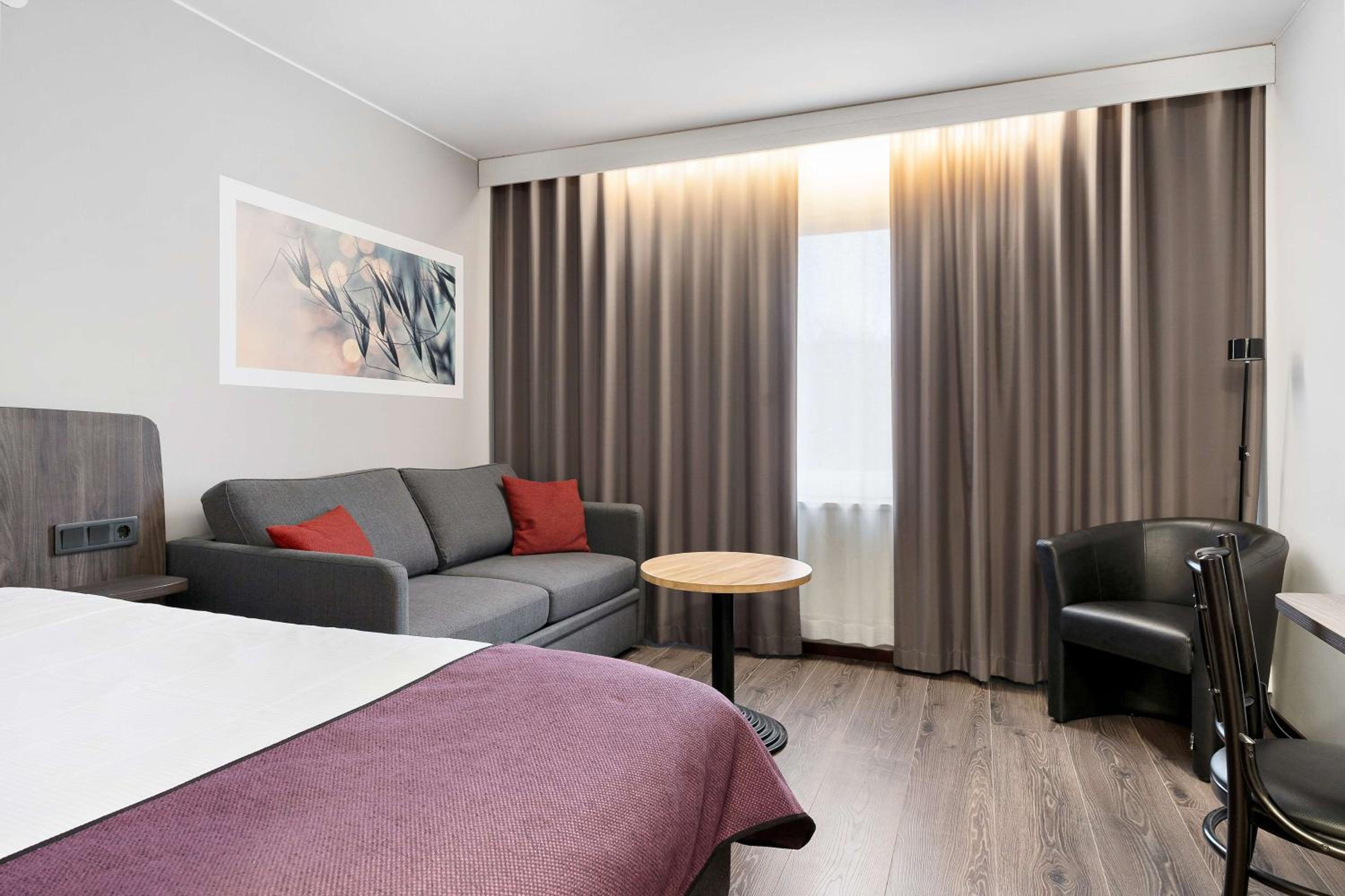 Single Room with Sofa Bed - Photo 1
