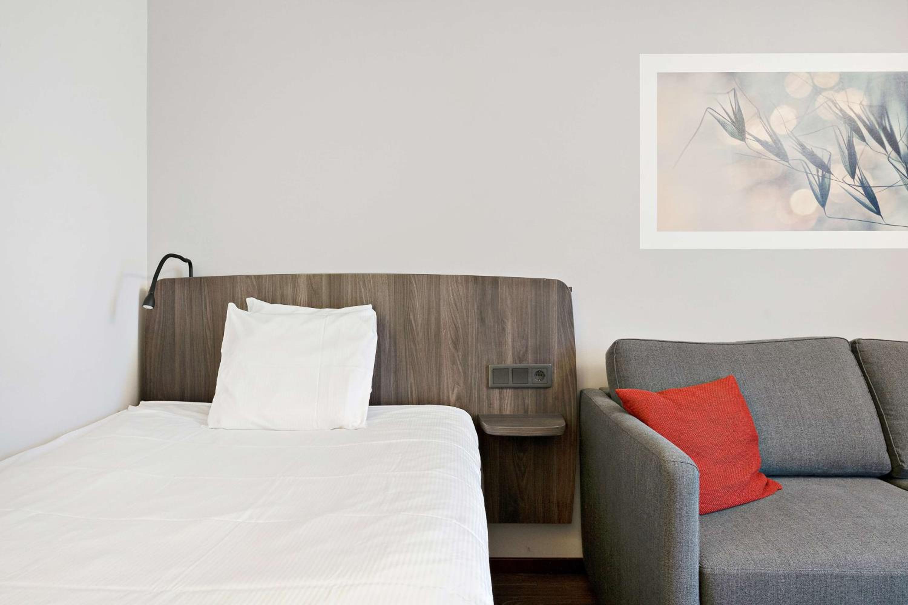 Single Room with Sofa Bed - Photo 2