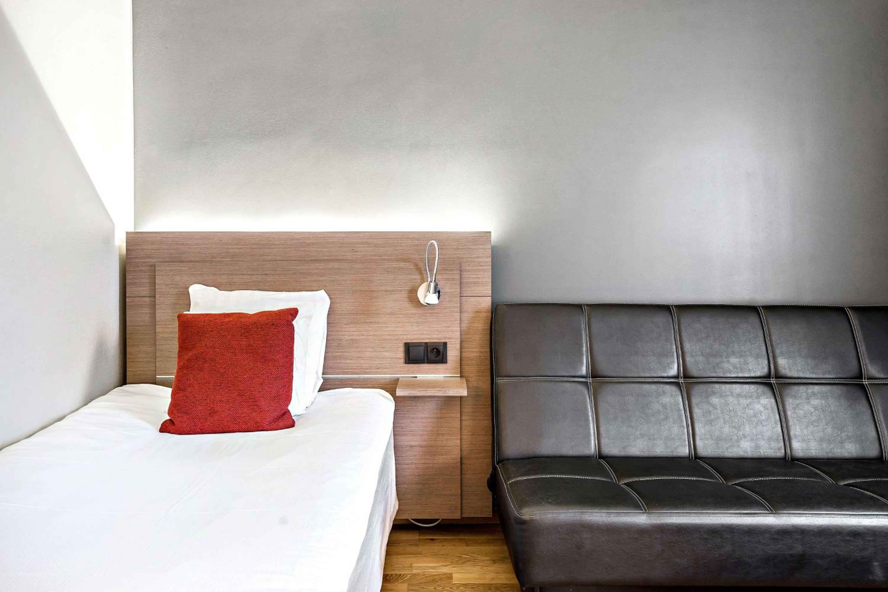 Standard Single Room - Photo 2