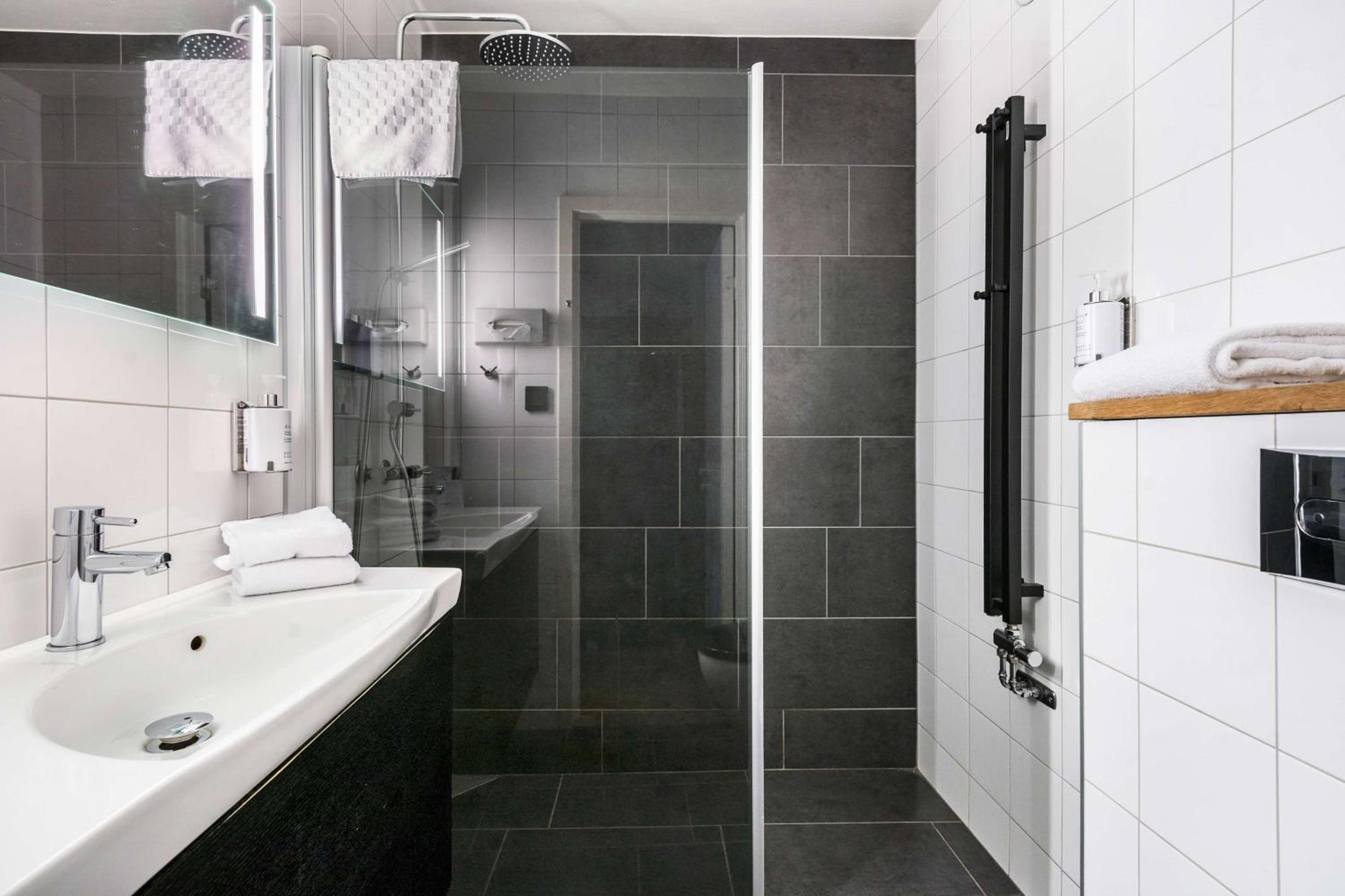 Superior Double Room with Spa Access - Photo 8