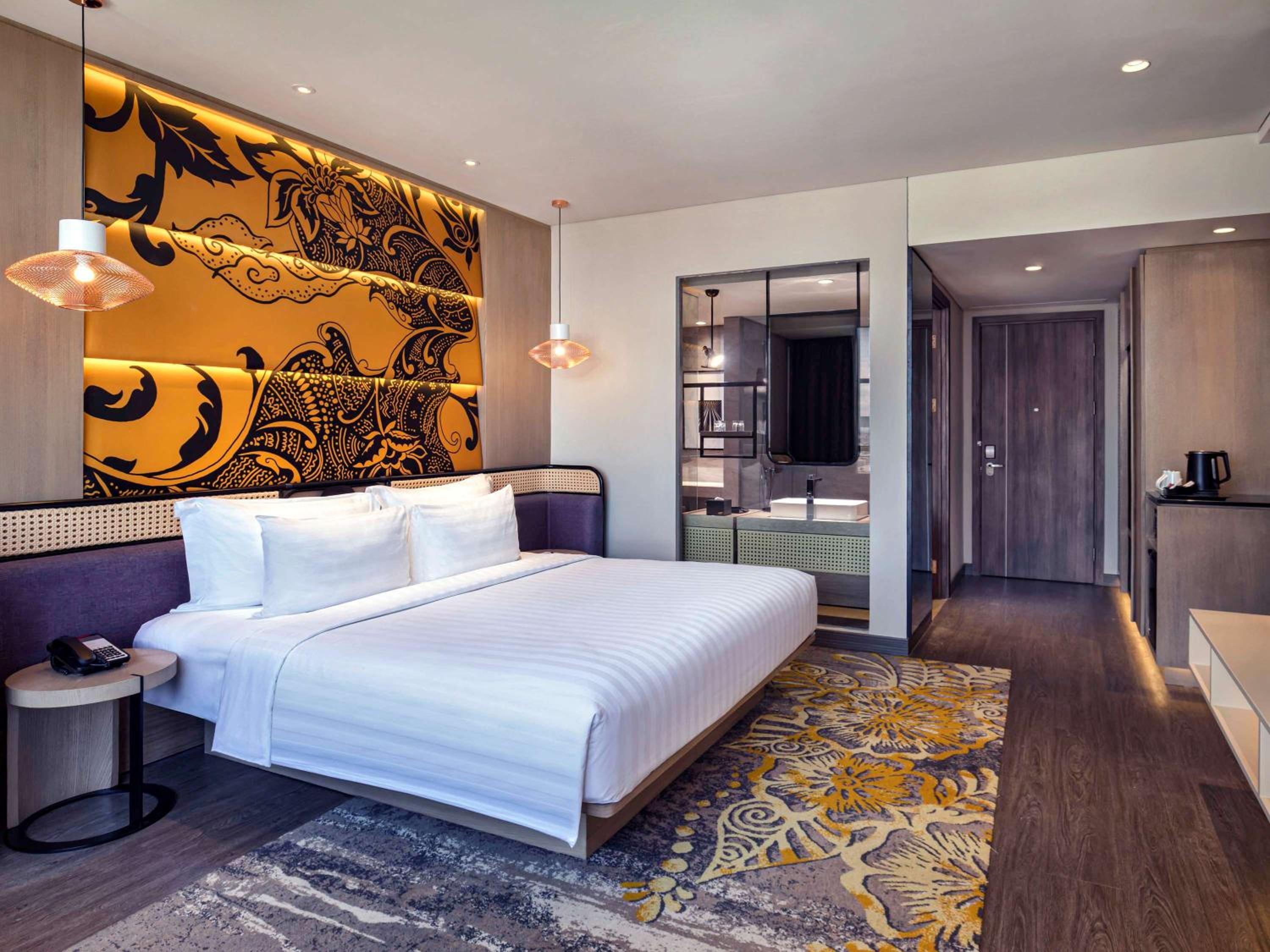 Deluxe King Room - City Side