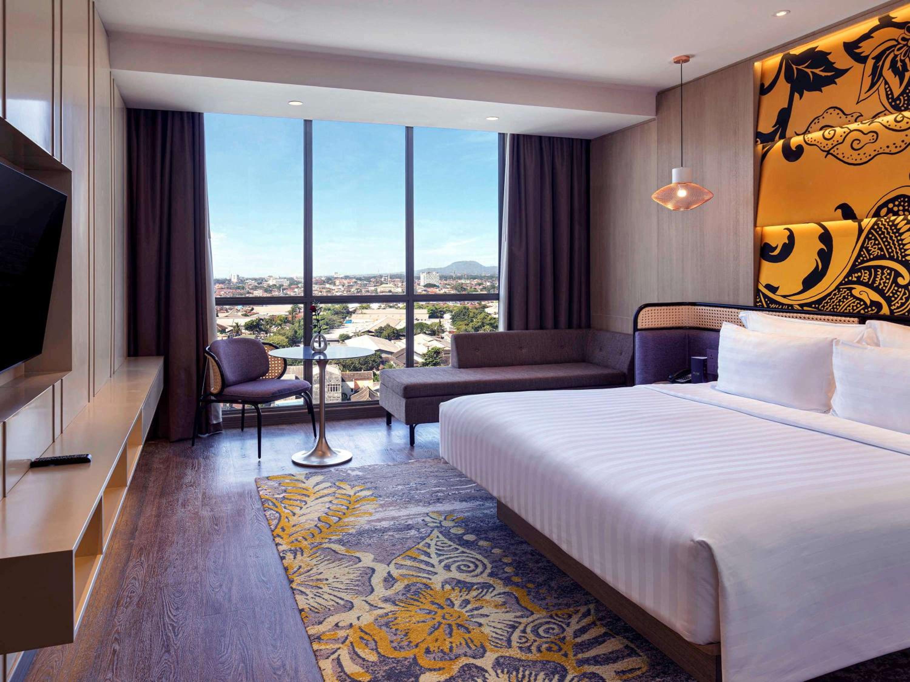 Executive King Room with Mountain View - High Floor  - Photo 1