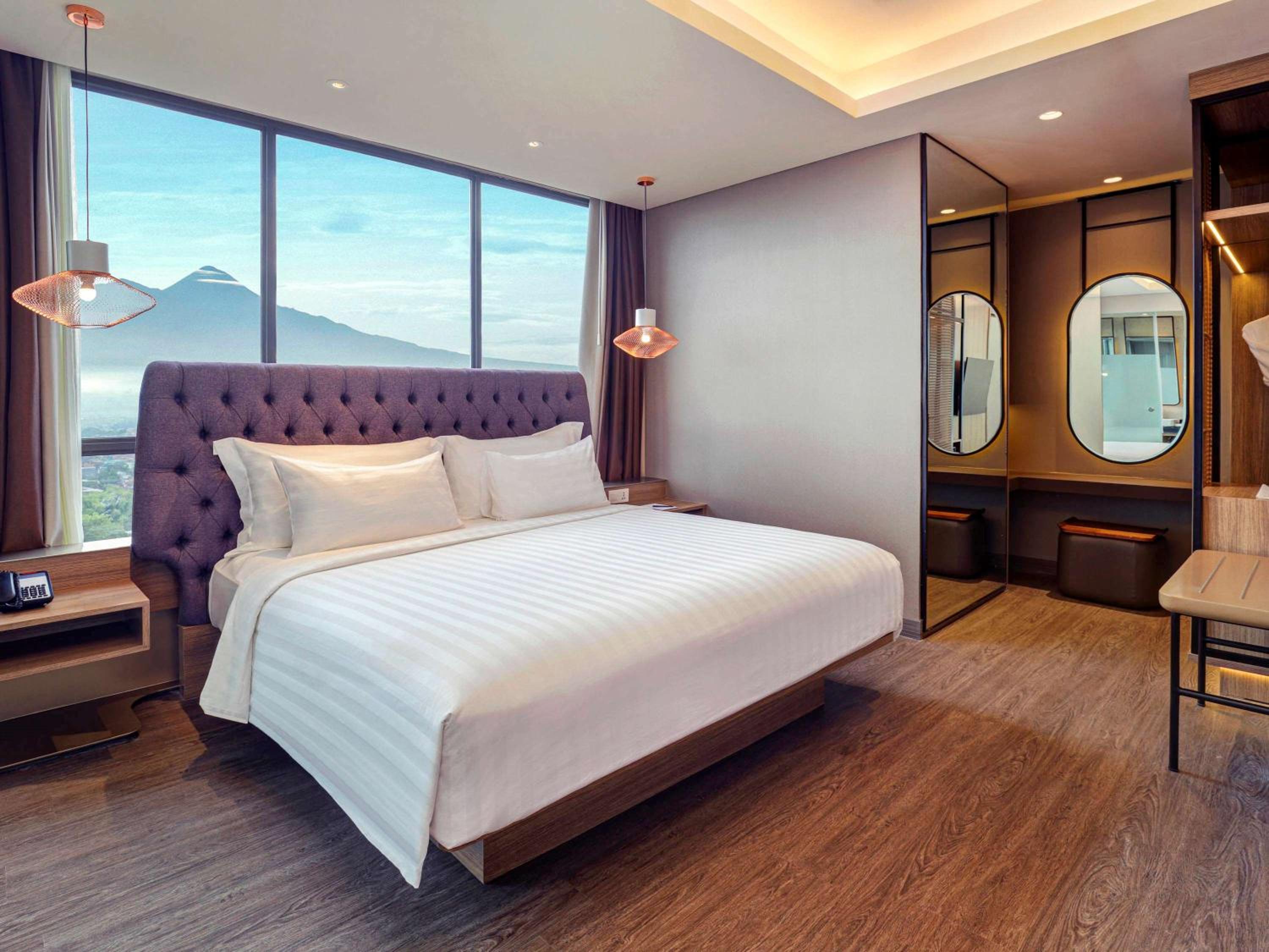 Executive King Suite with Mountain View - Photo 1
