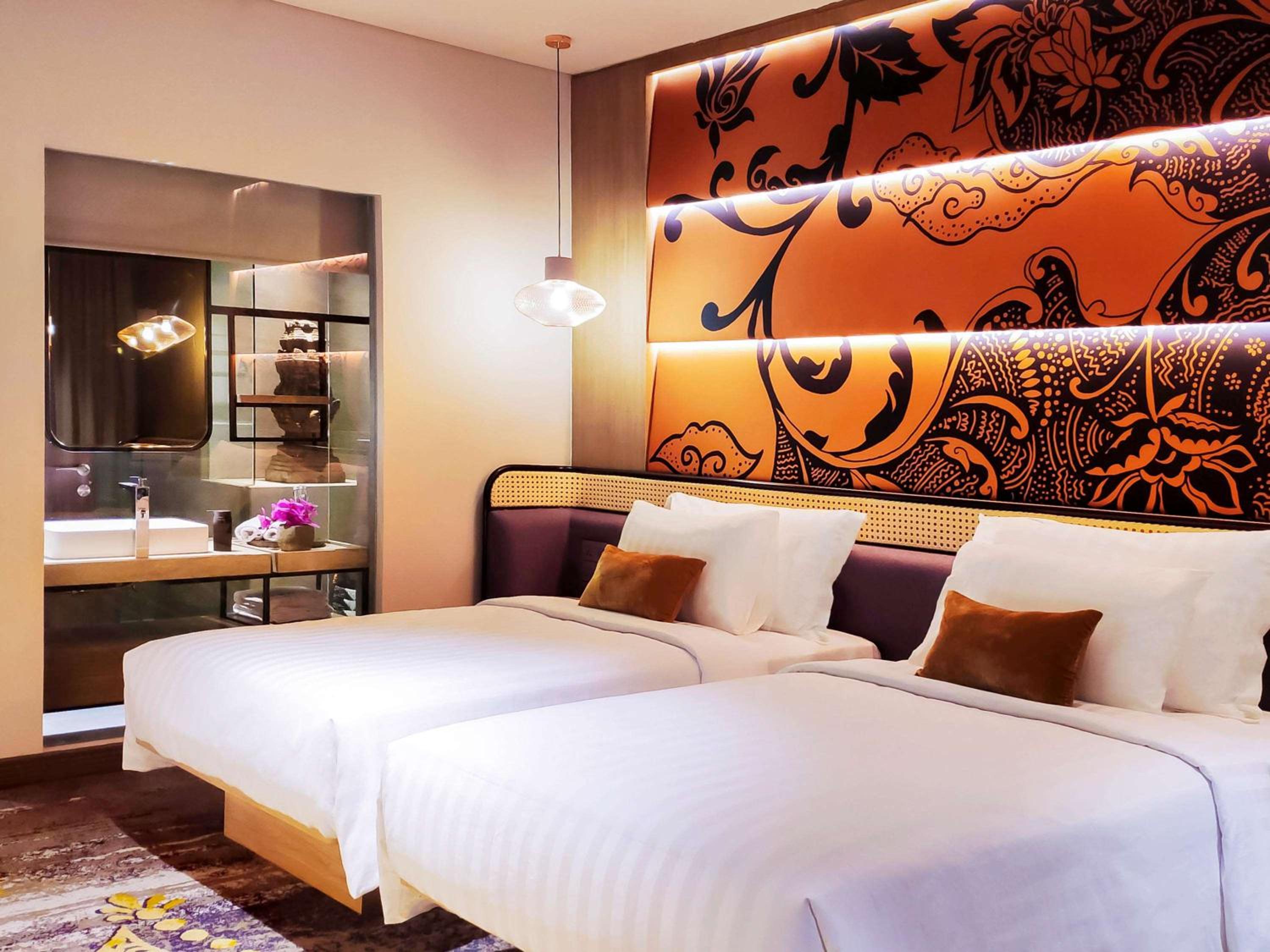 Deluxe Twin Room - City Side - Photo 1