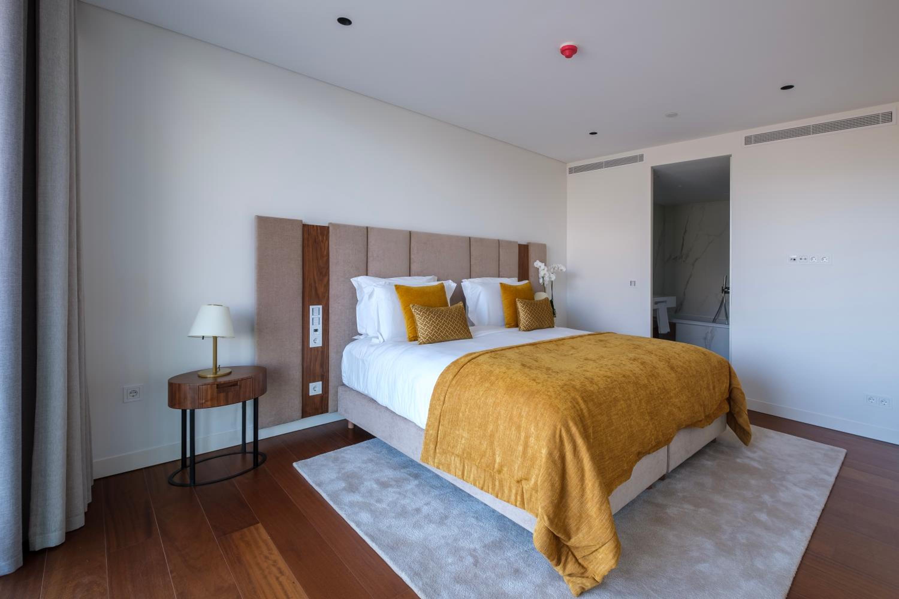 Two-Bedroom Apartment - Photo 2