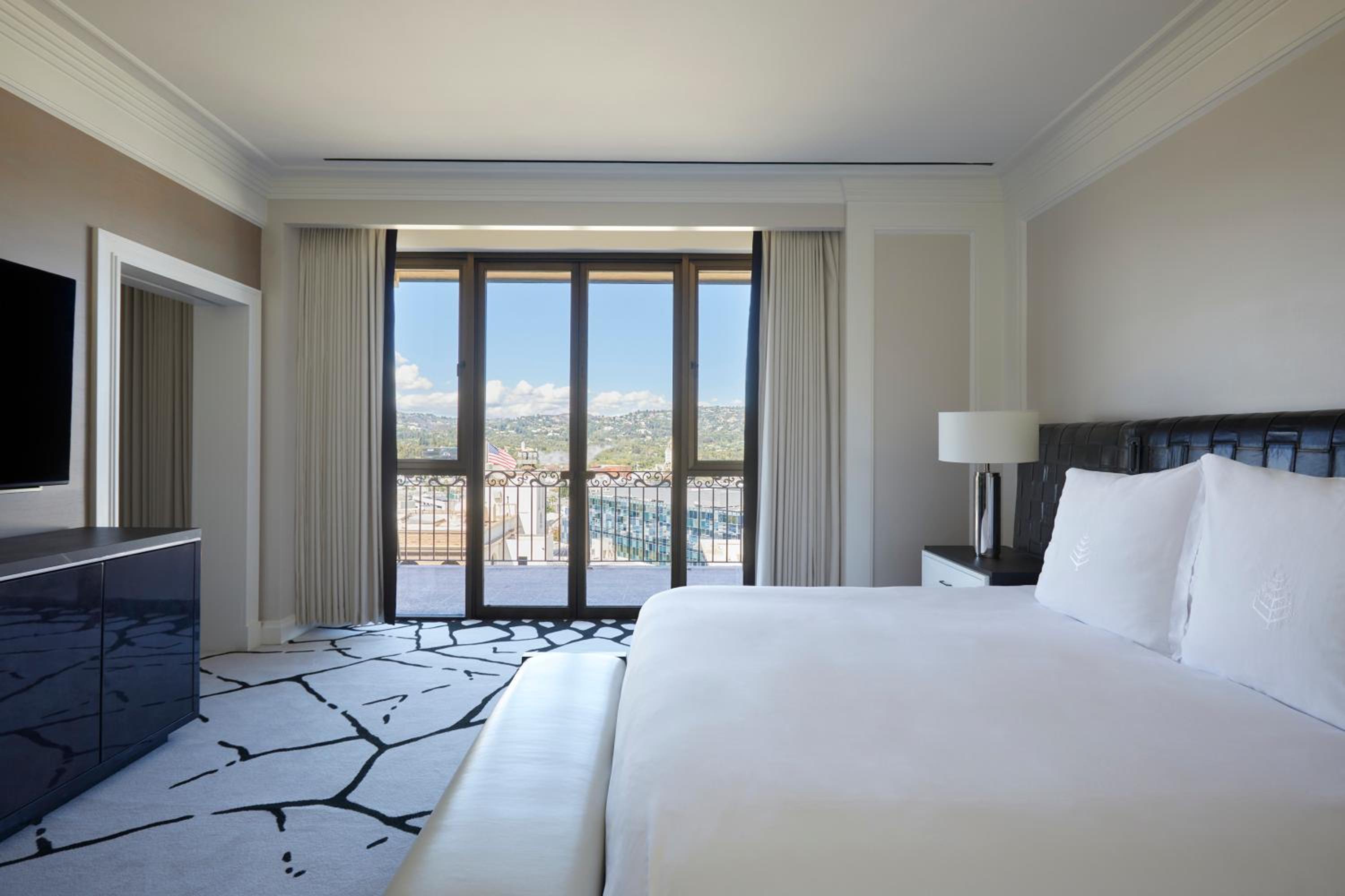 Beverly Presidential Suite photo 3
