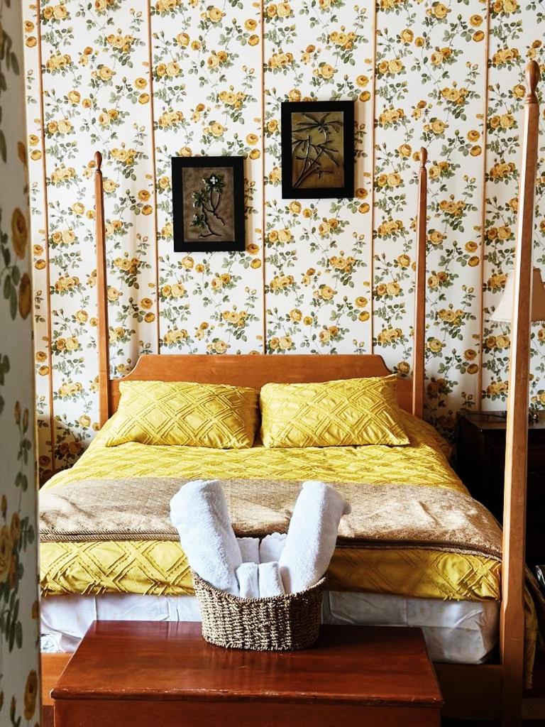 Queen Room with Shared Bathroom
