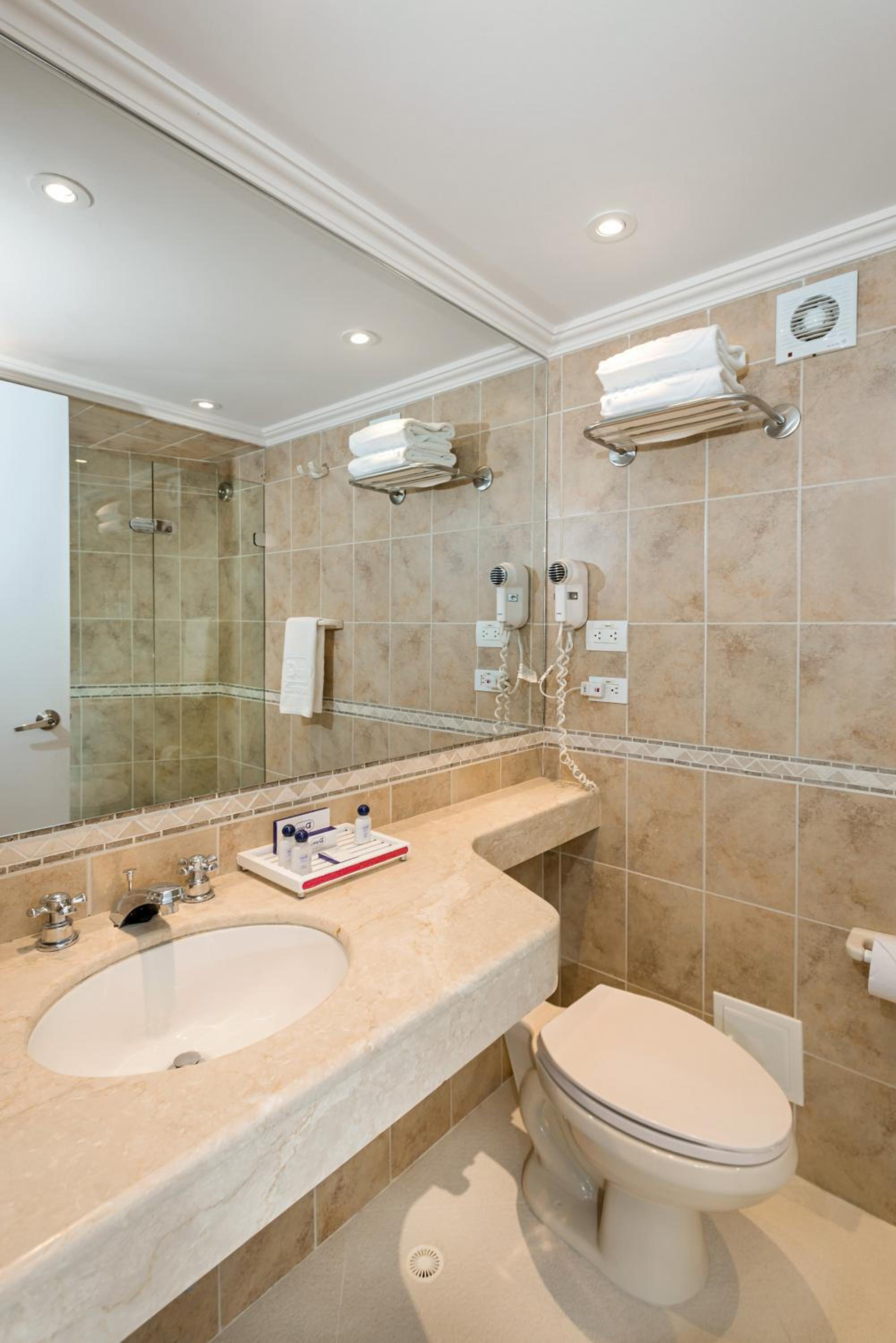 Superior King Room with Balcony and Sea View - Photo 11