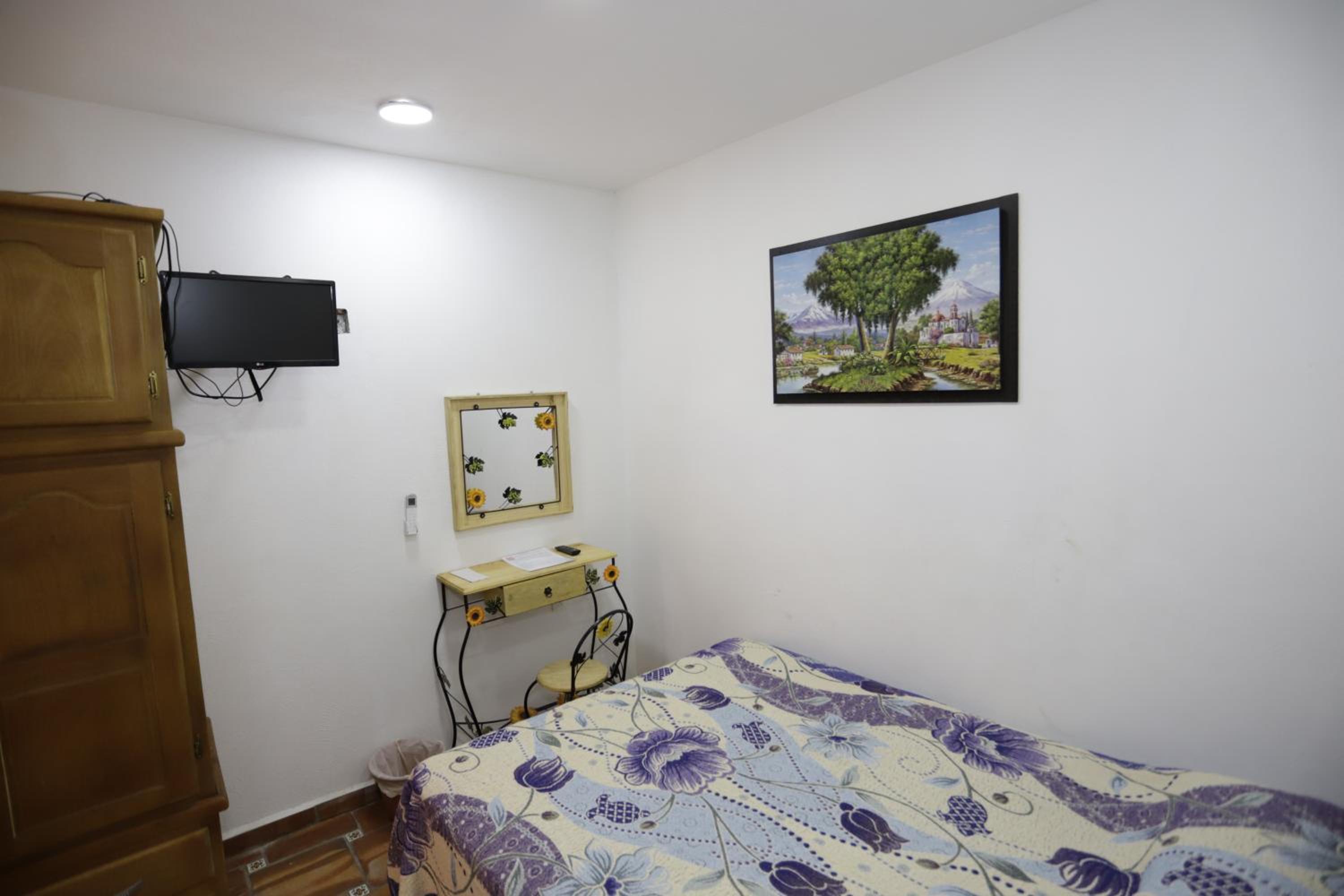 Double Room with Private Bathroom - Photo 3