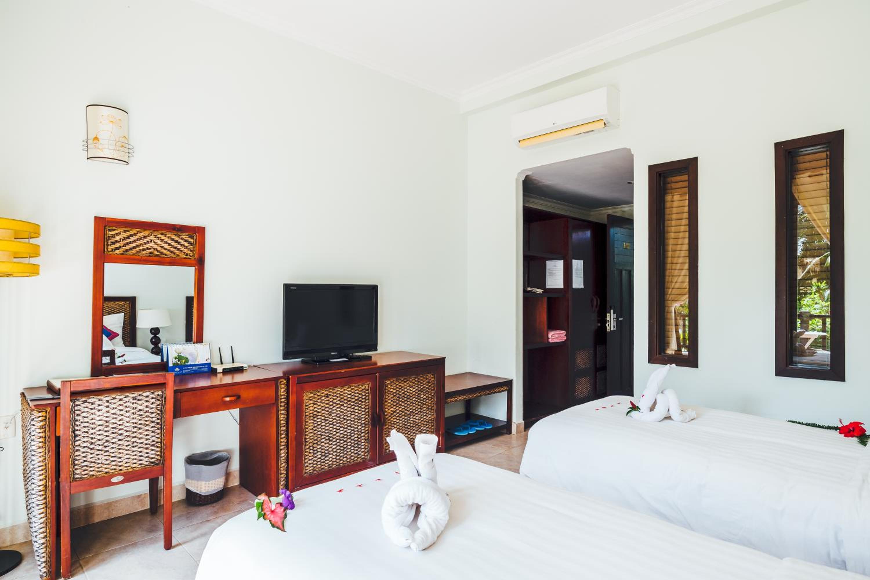 Deluxe Room with Garden View photo 2