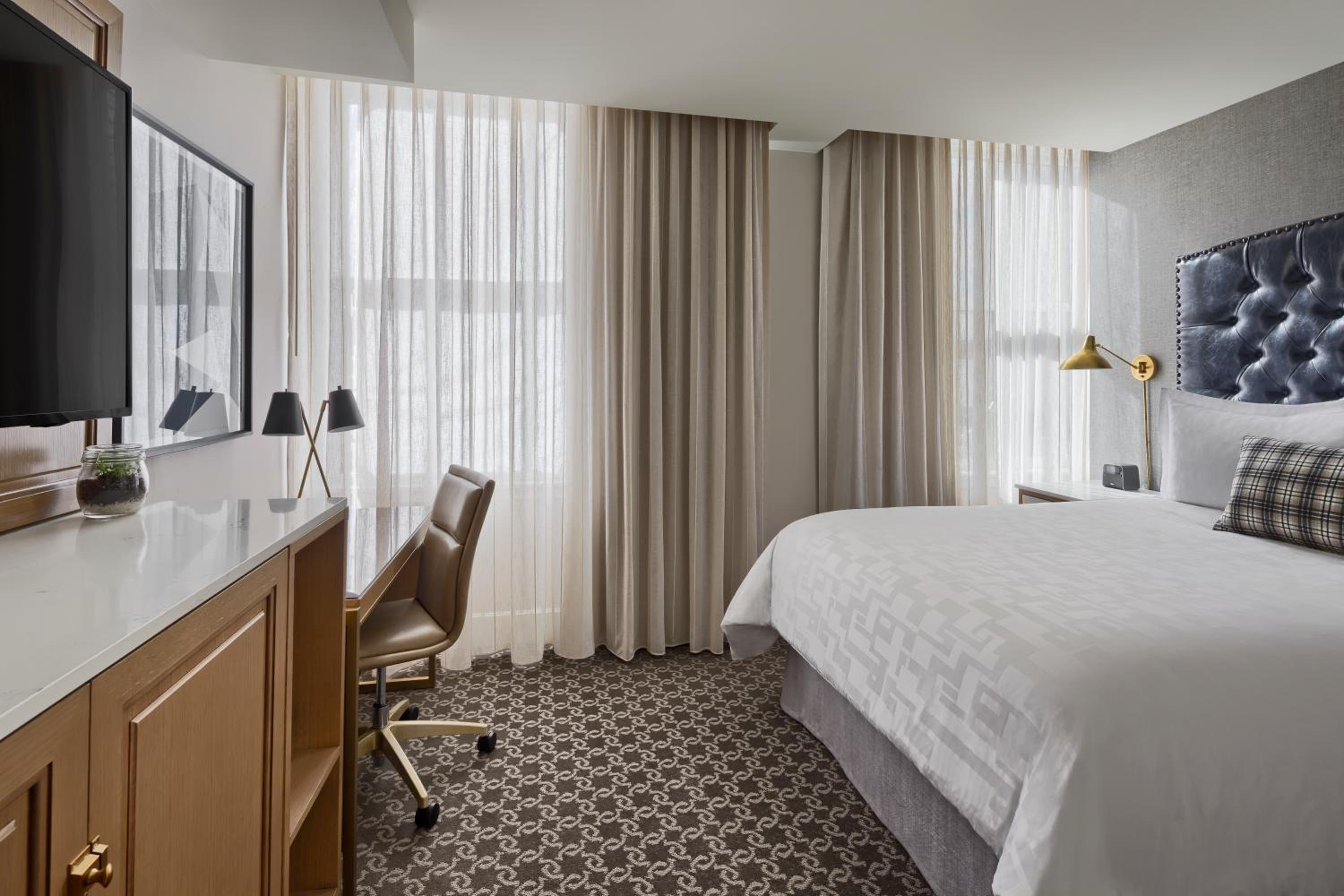 Petite One Queen Room - Photo 4