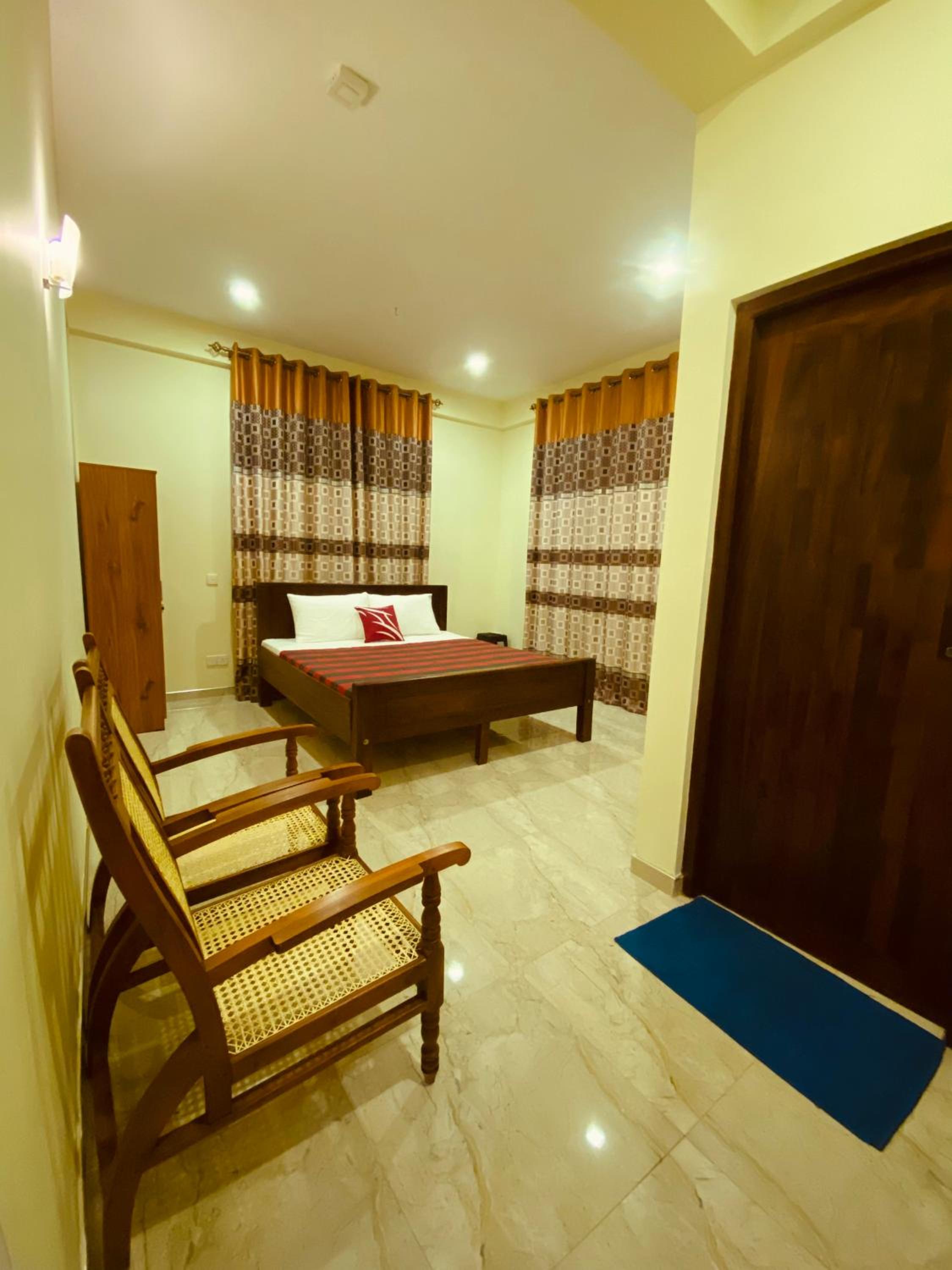 Deluxe Double Room with Balcony - Photo 4