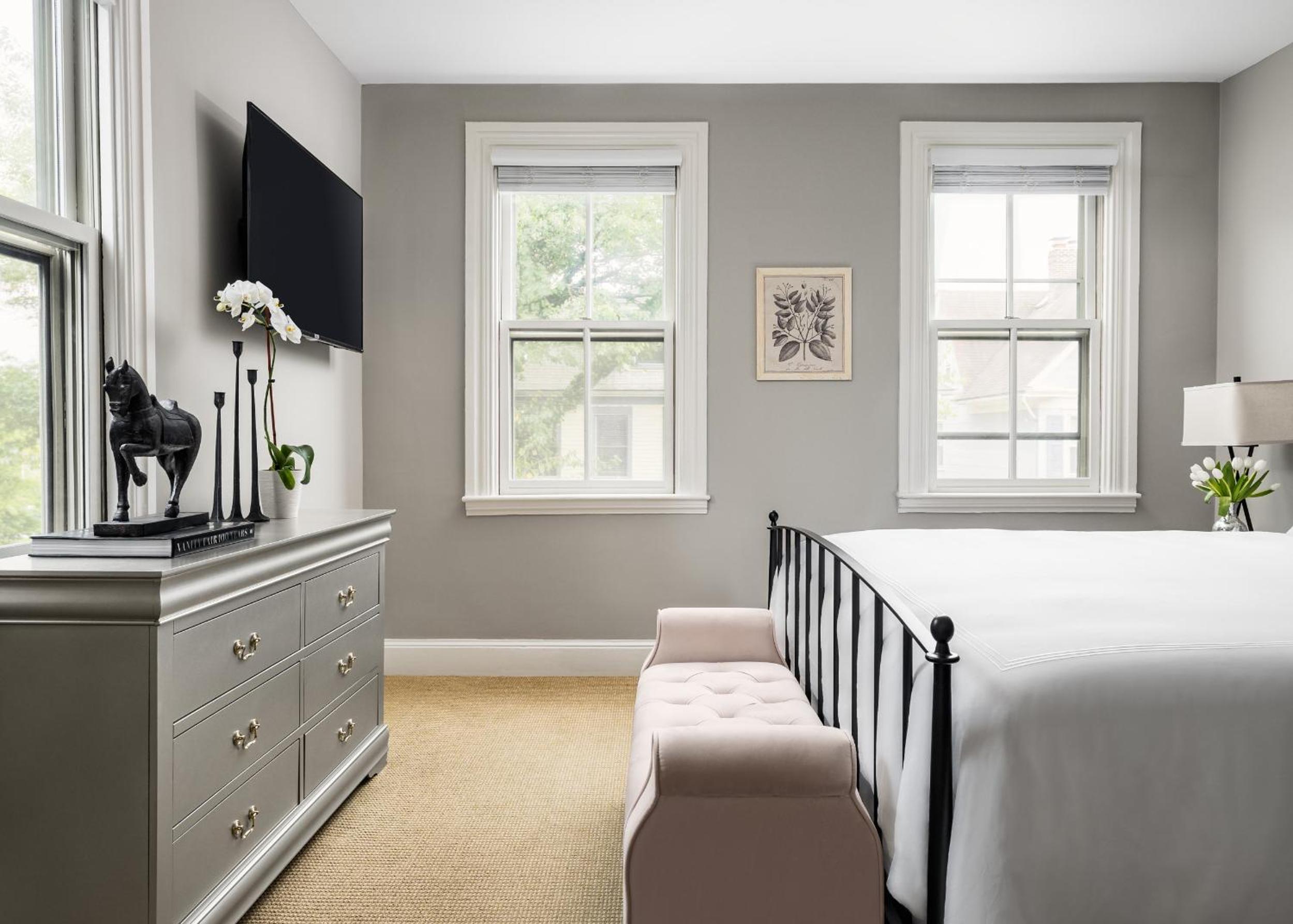 Deluxe King Suite photo 3