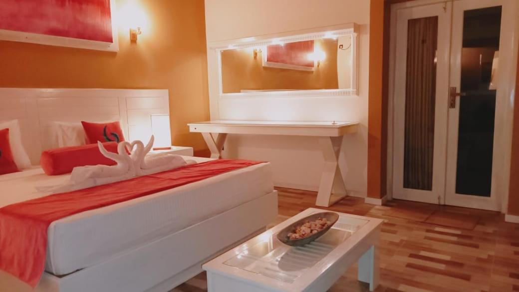 Deluxe Double Room (2 Adults + 1 Child) photo 1