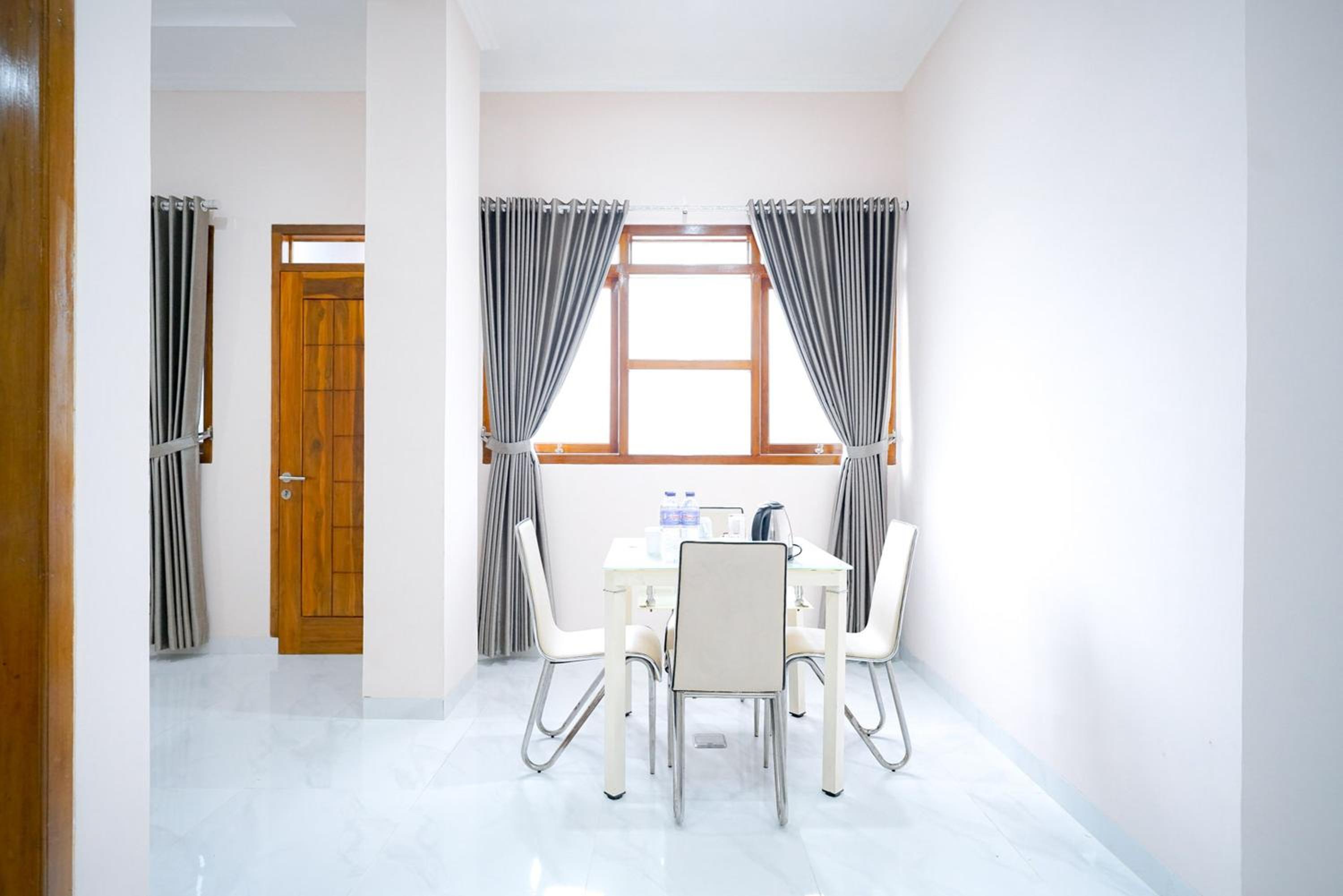 Suite - Photo 9