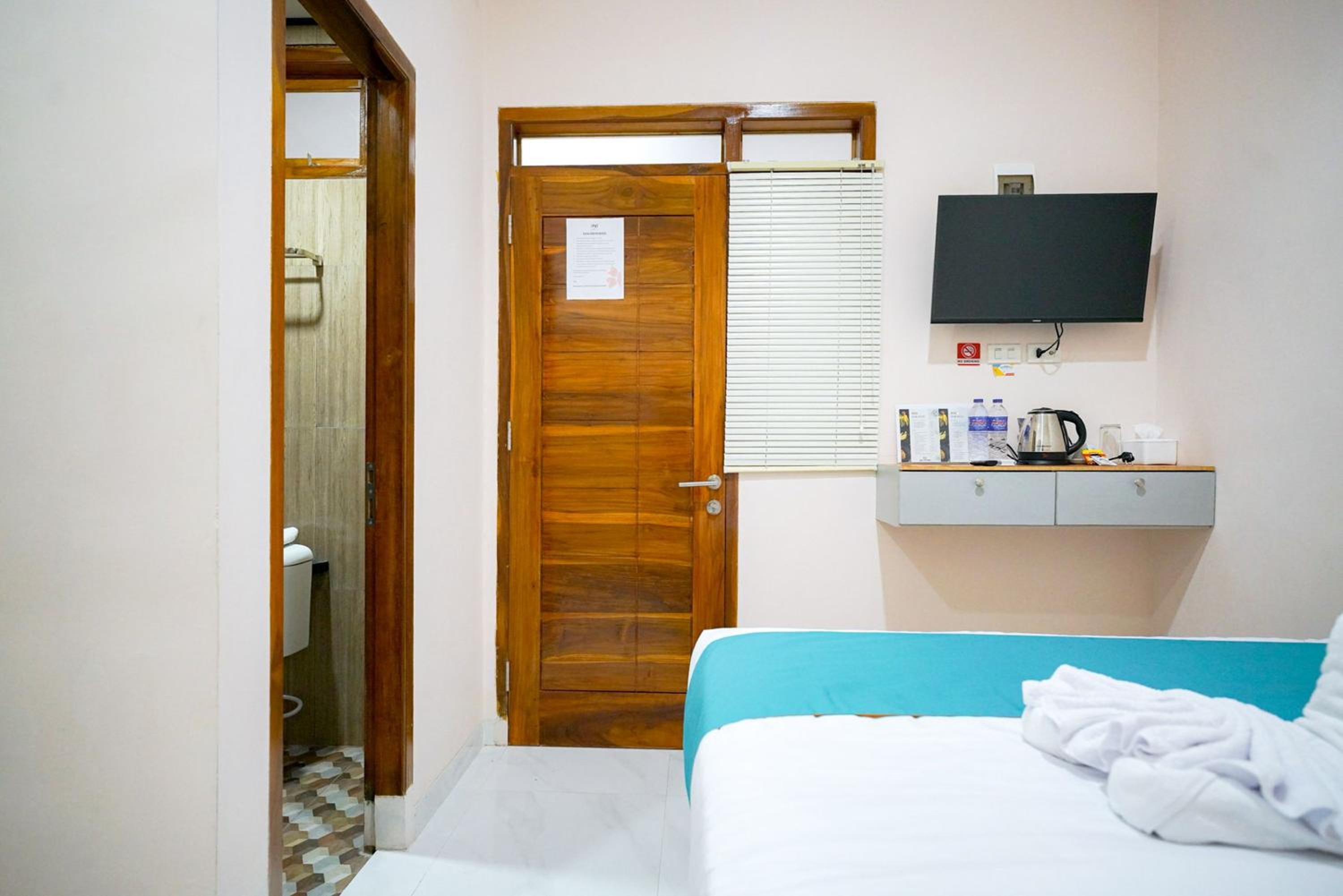 Deluxe Room - Photo 12