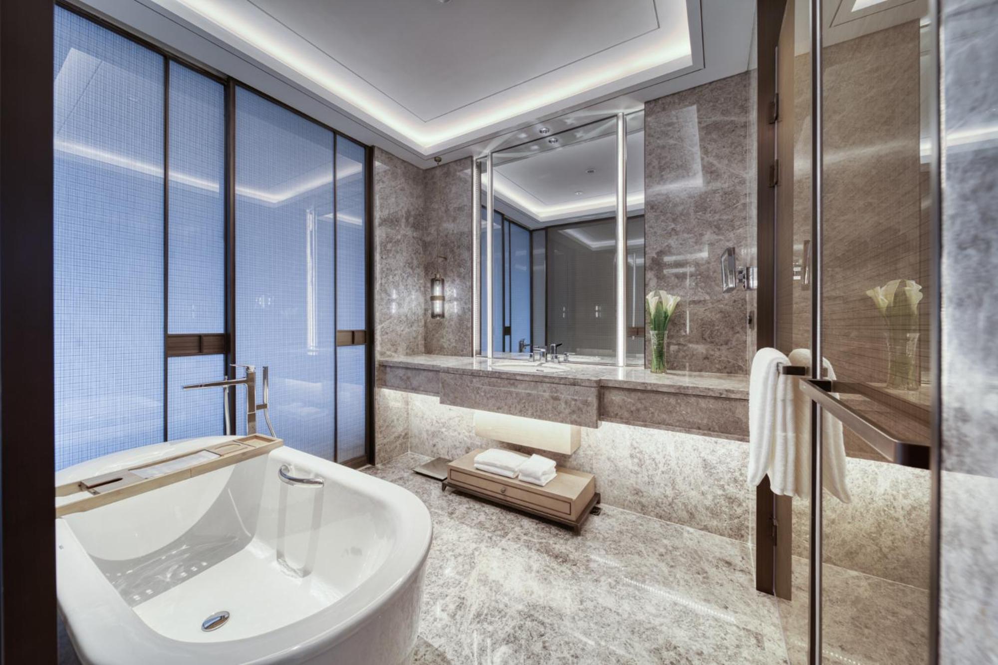 Superior Deluxe King Room photo 2