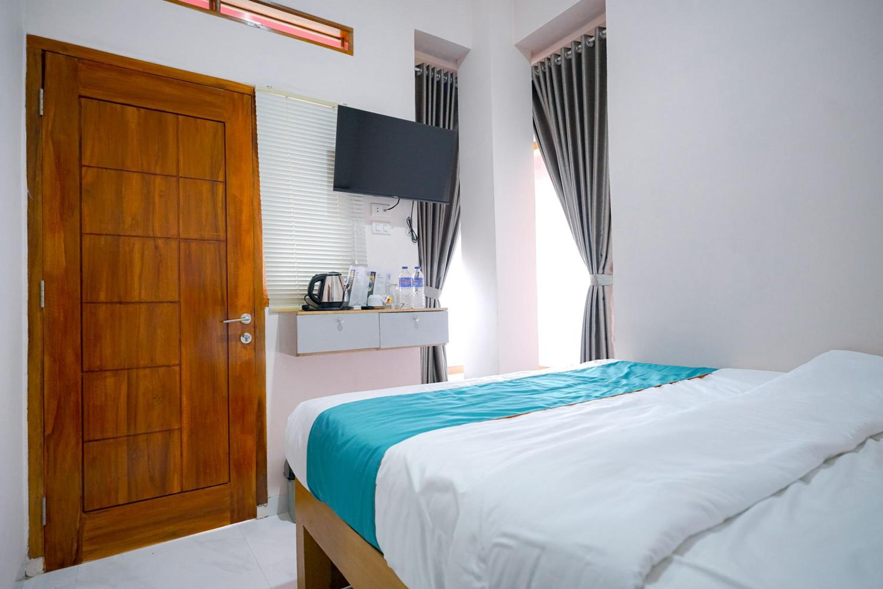 Deluxe Room - Photo 5