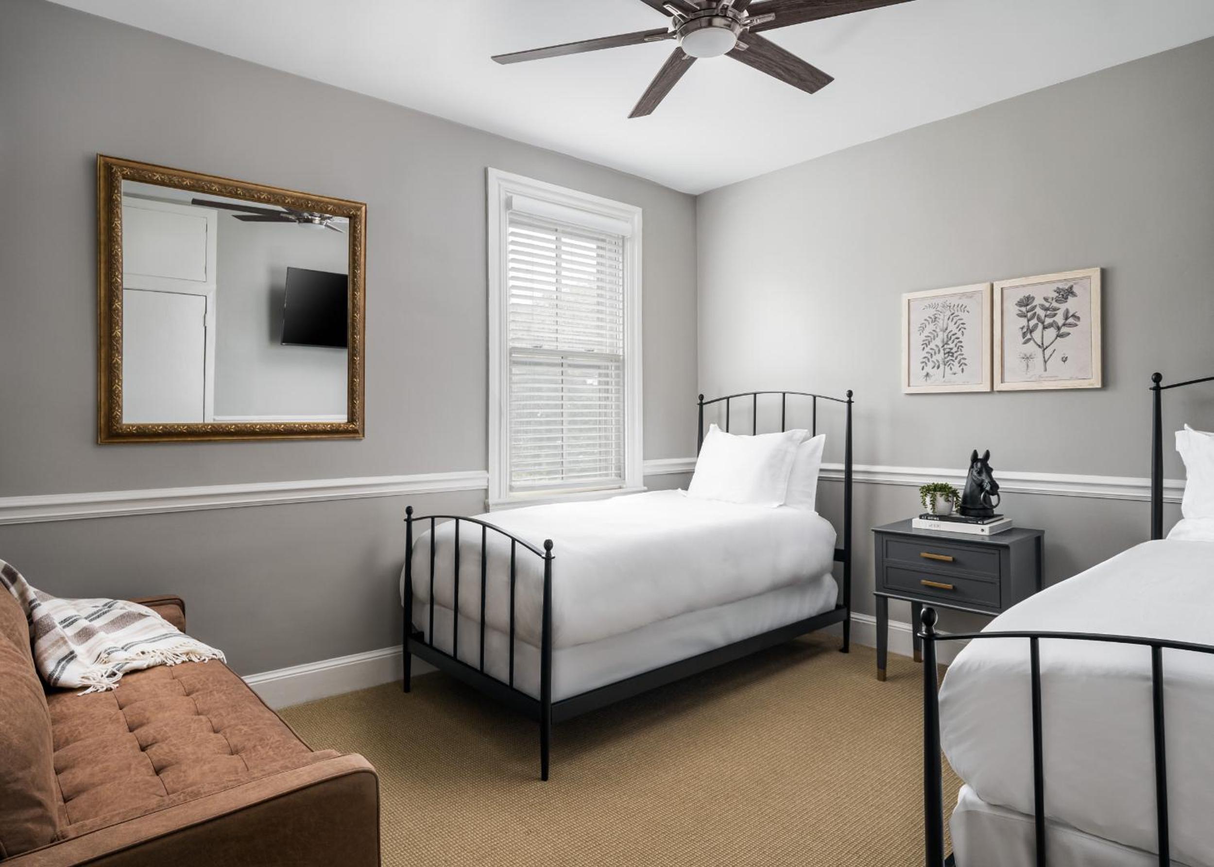 Deluxe King Suite