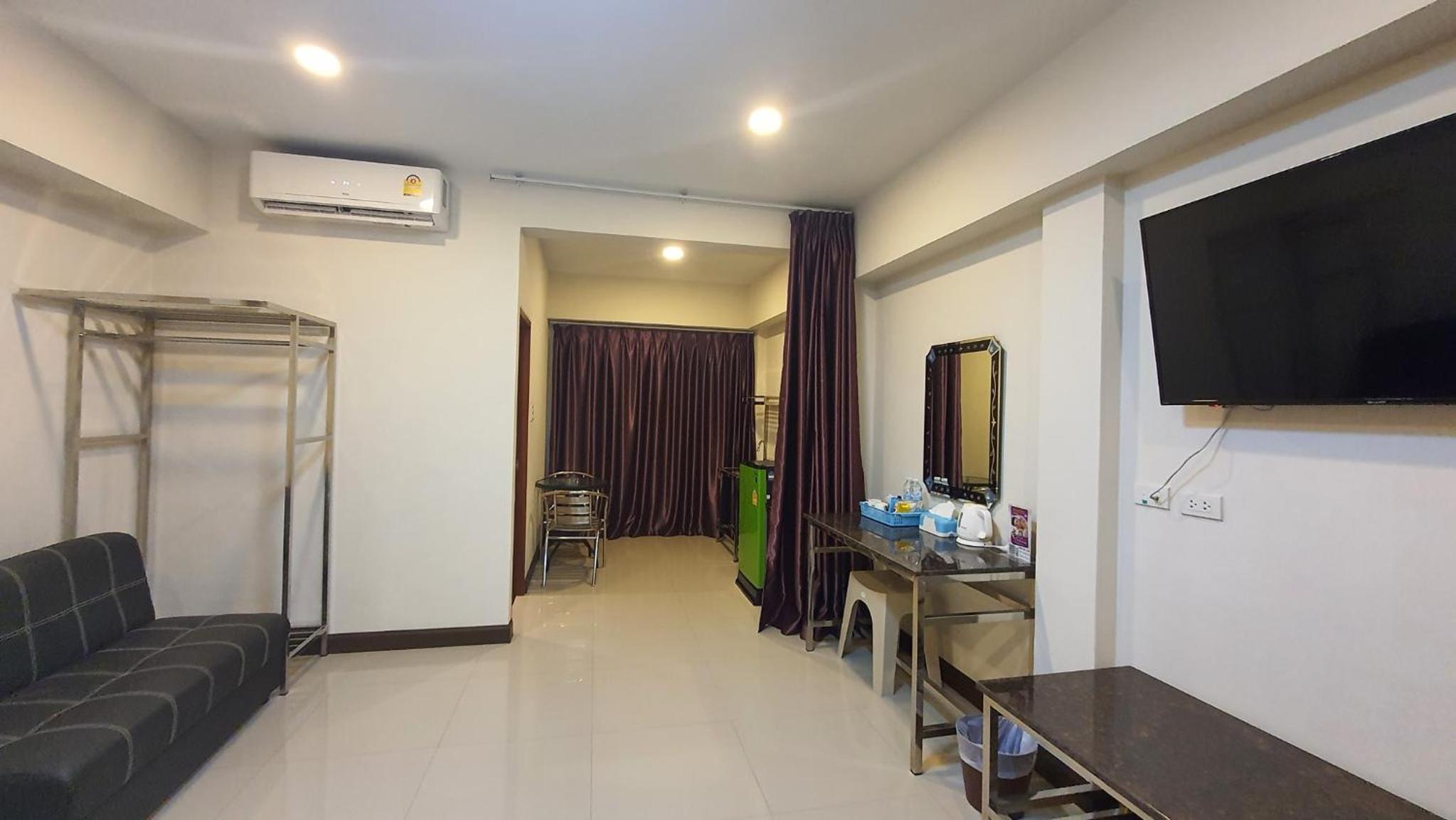 Twin Room - Photo 8