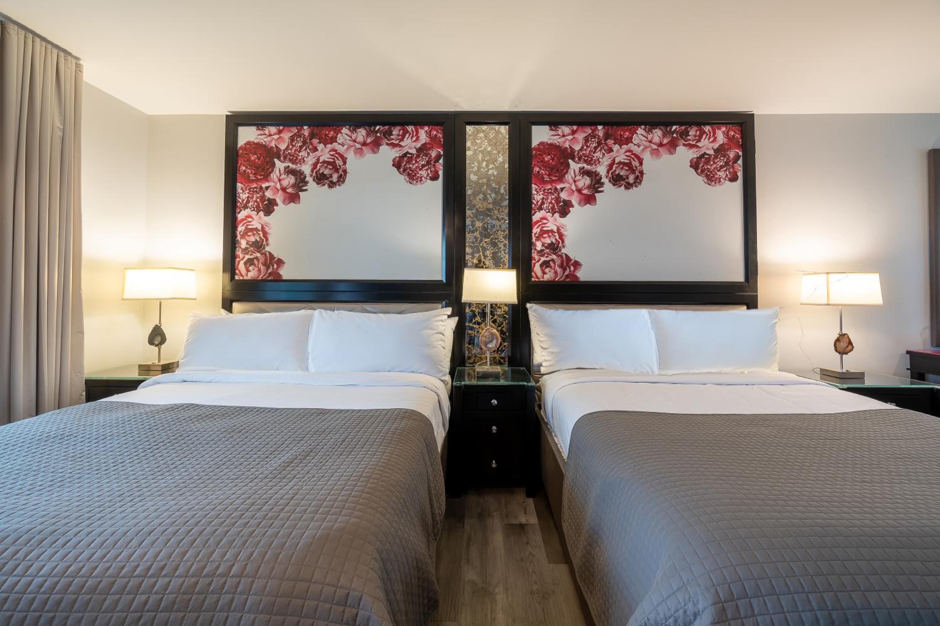 Standard Queen Room with Two Queen Beds - Photo 2