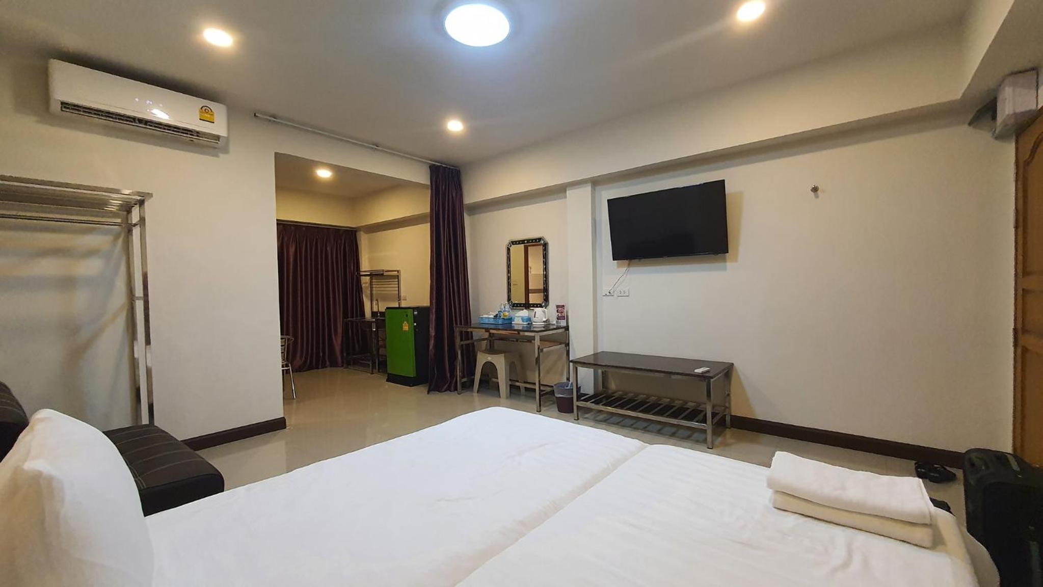 Double or Twin Room - Photo 9