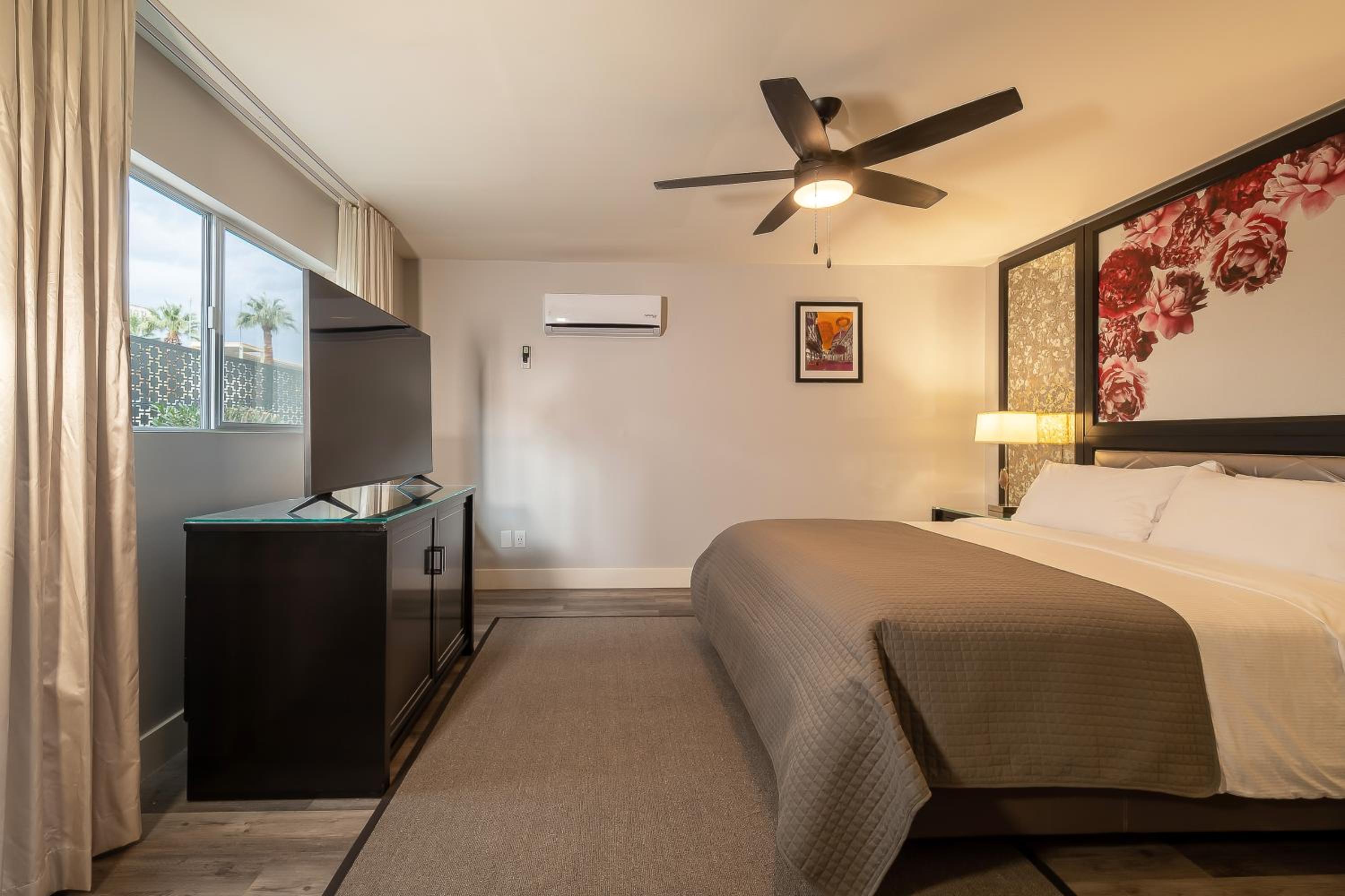 King Suite - Photo 3