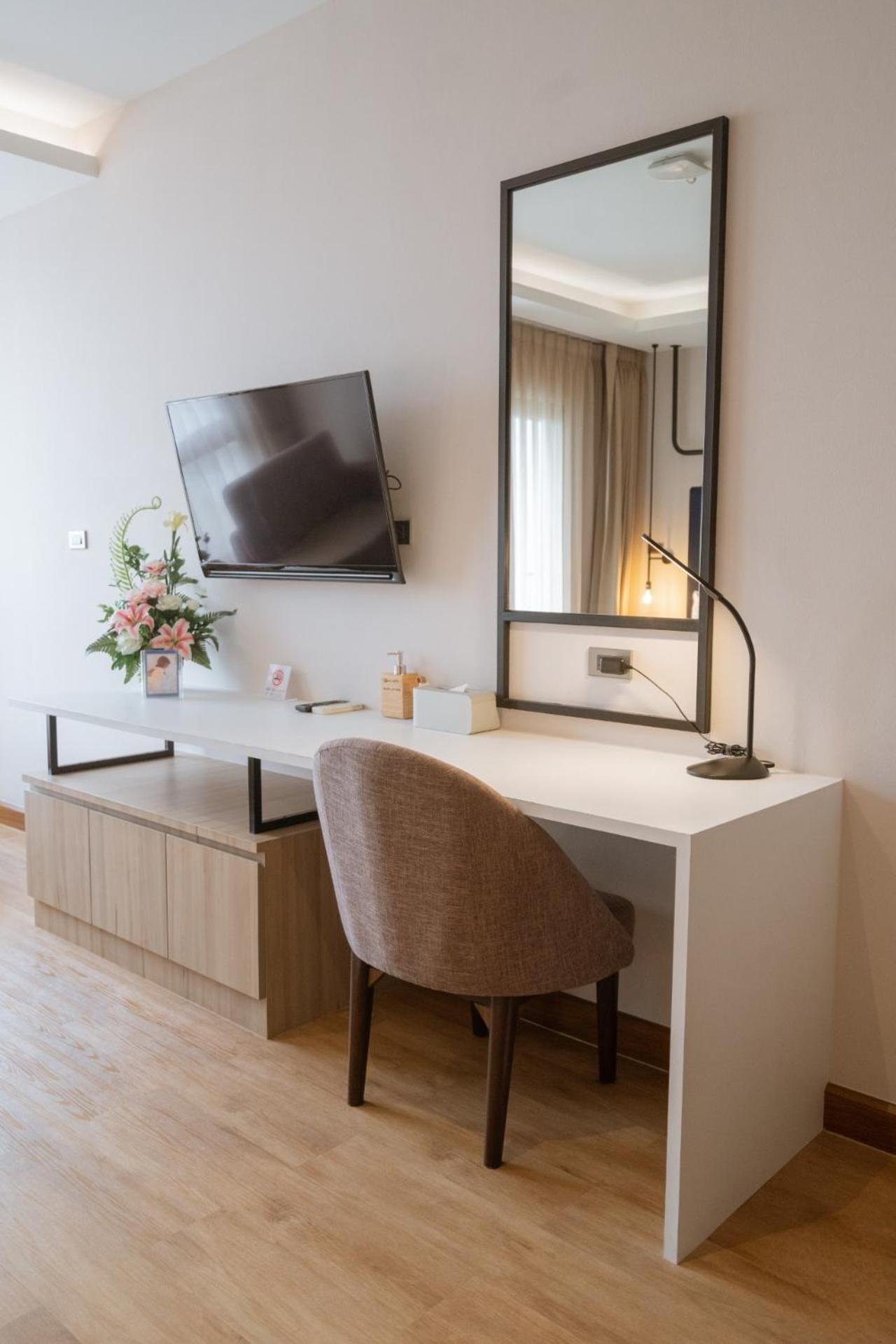 Deluxe Double Suite Room - Photo 10