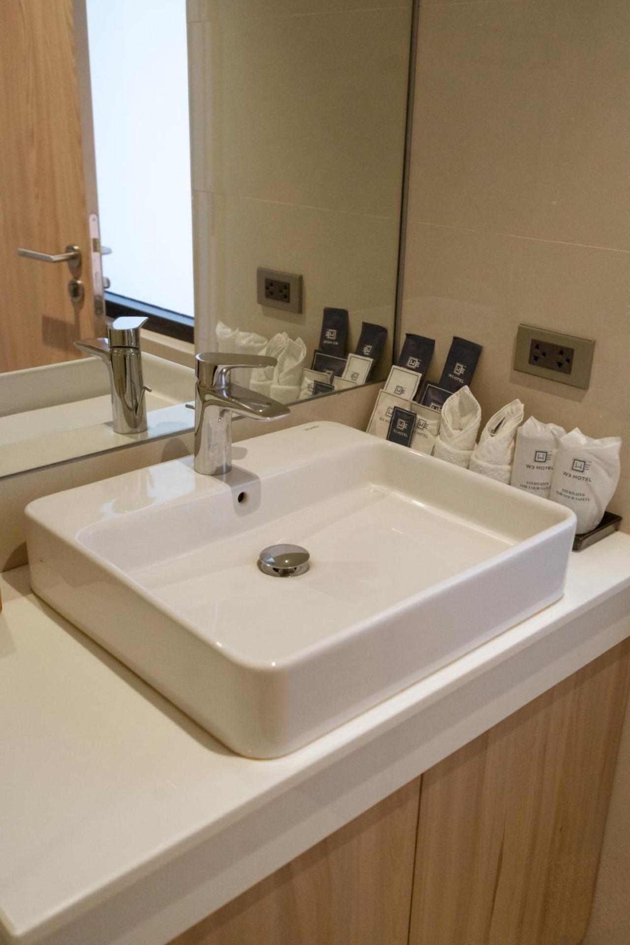 Deluxe Double Suite Room - Photo 9