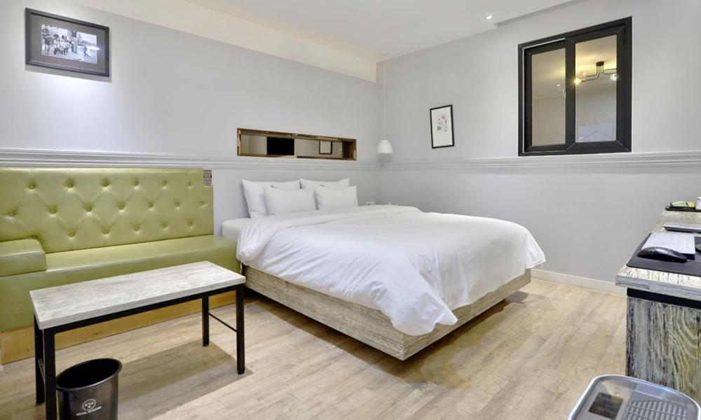 Standard Double Room - Photo 1