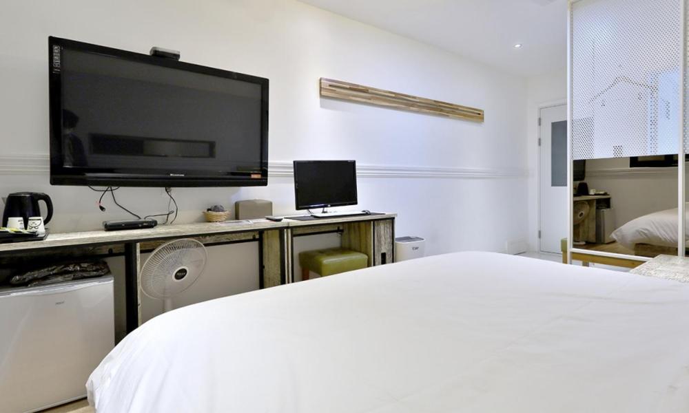 Standard Double Room - Photo 7