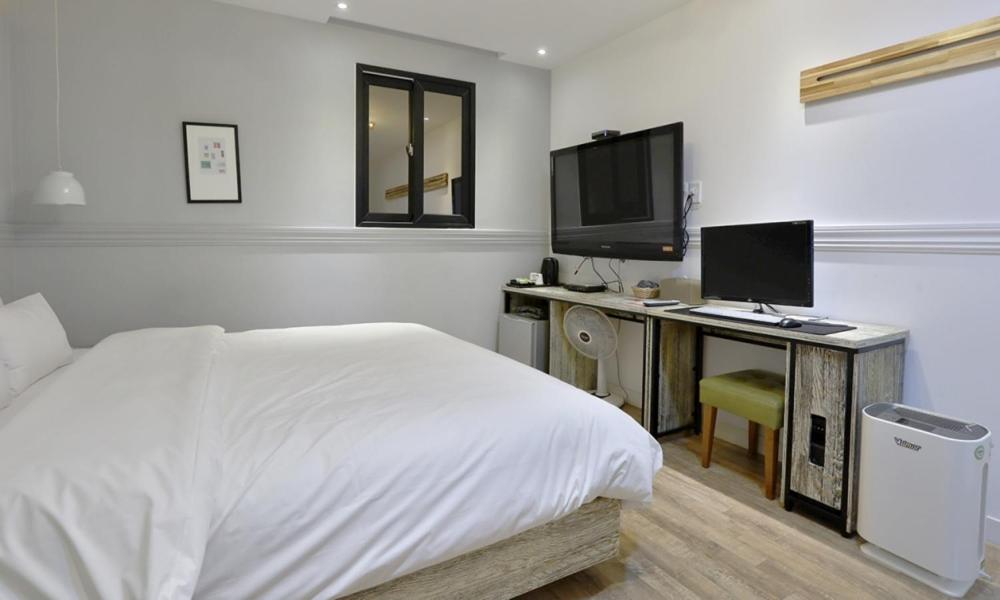 Standard Double Room - Photo 5