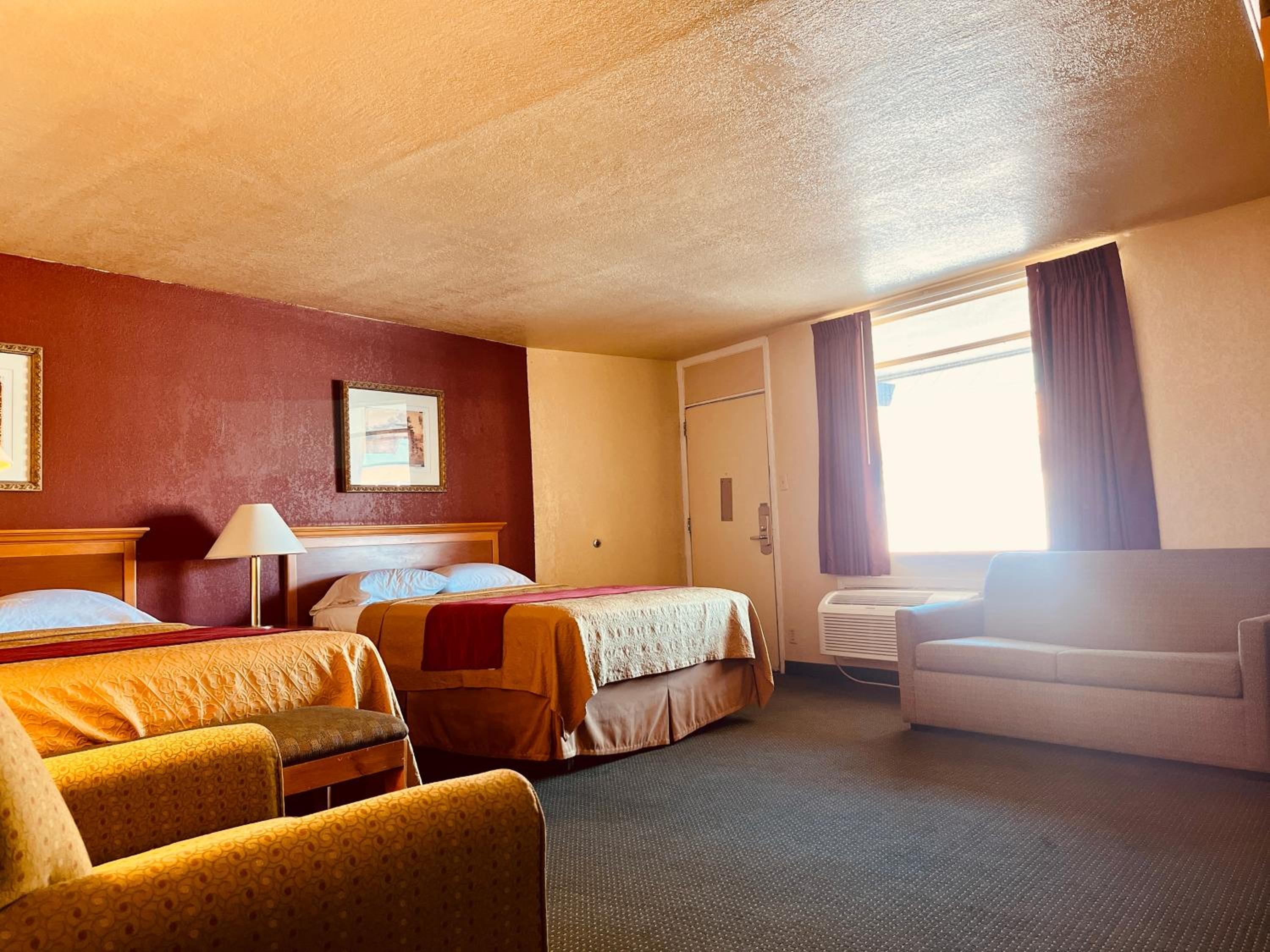 Two Room Suite With Two King Beds - Non Smoking photo 2