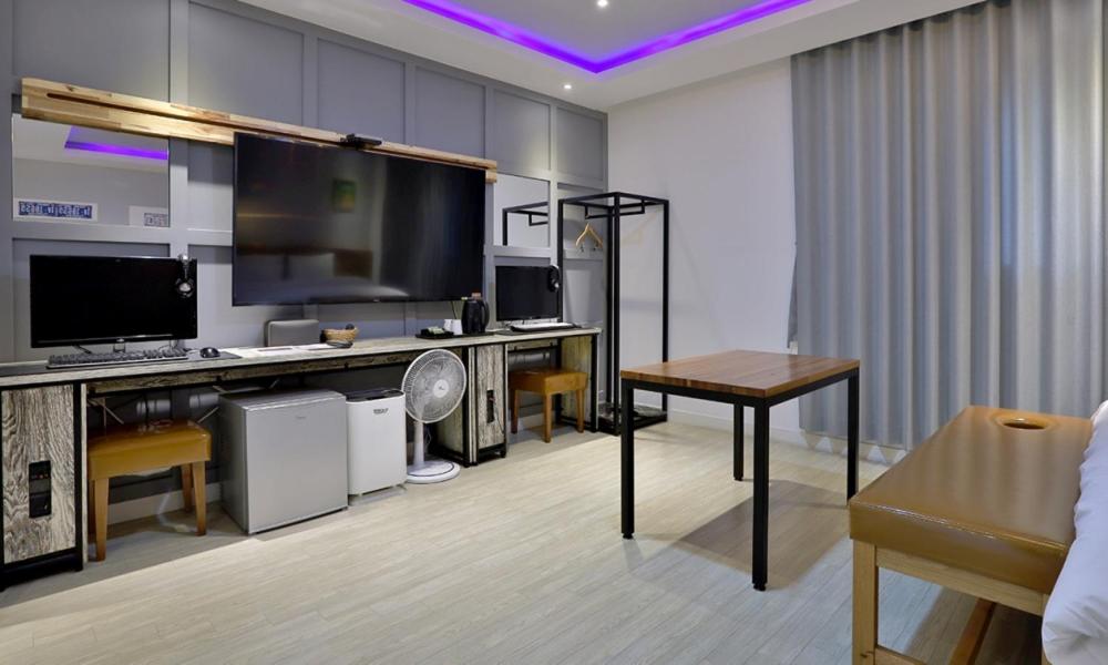 Suite - Photo 8