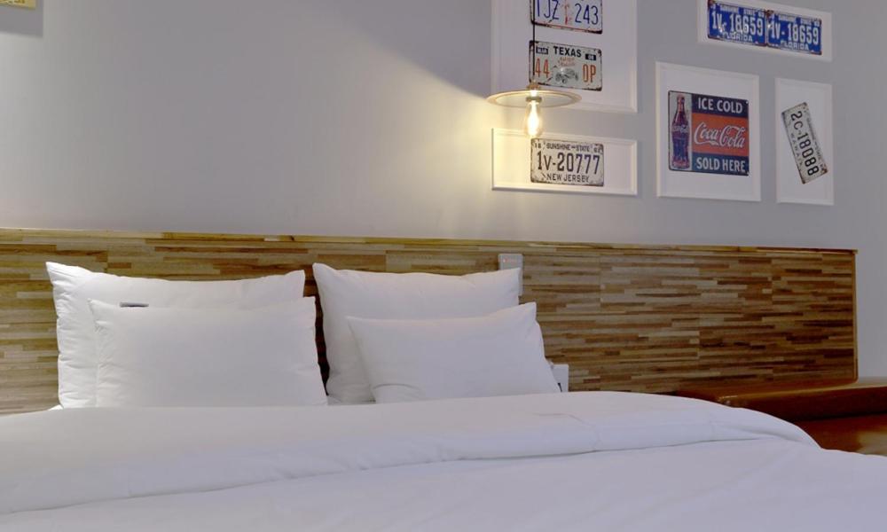 Suite - Photo 1
