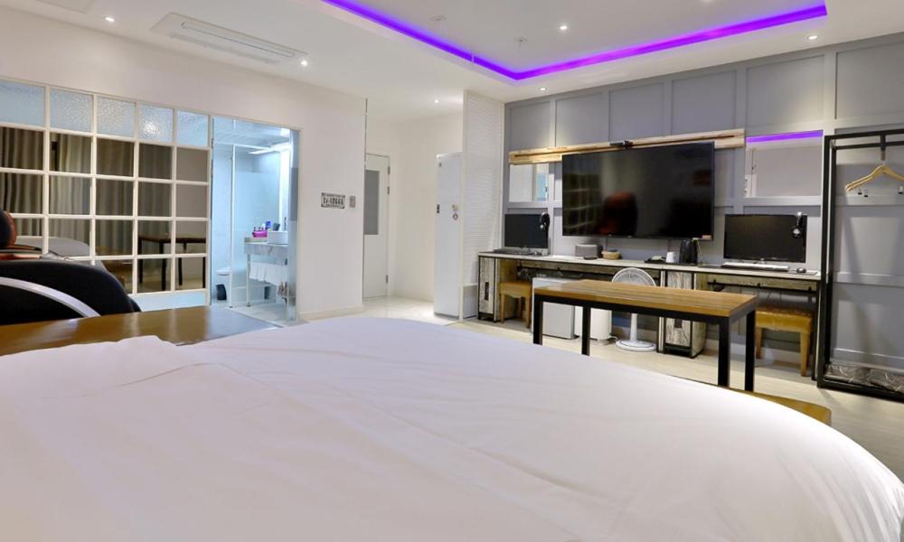 Suite - Photo 7