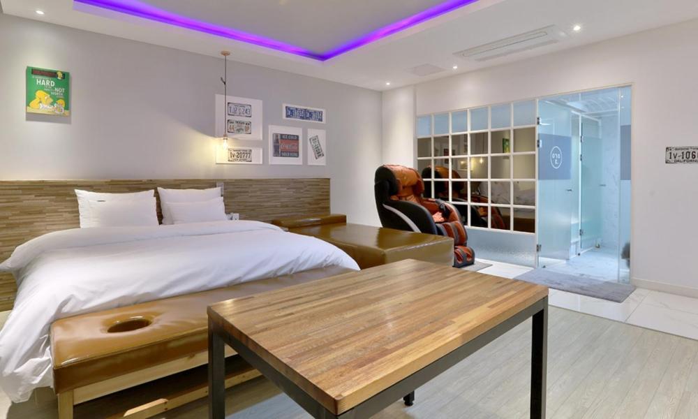 Suite - Photo 5