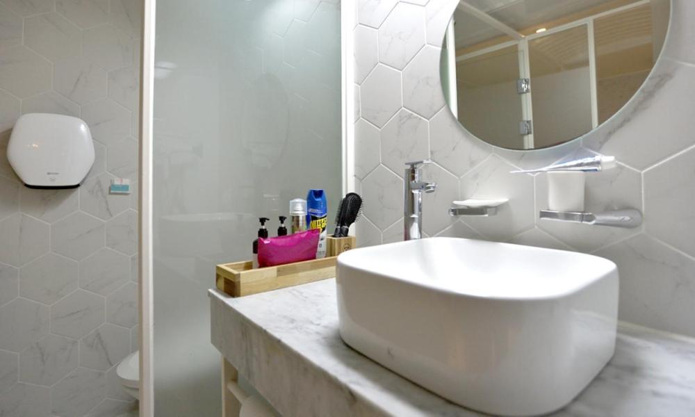 Suite - Photo 7