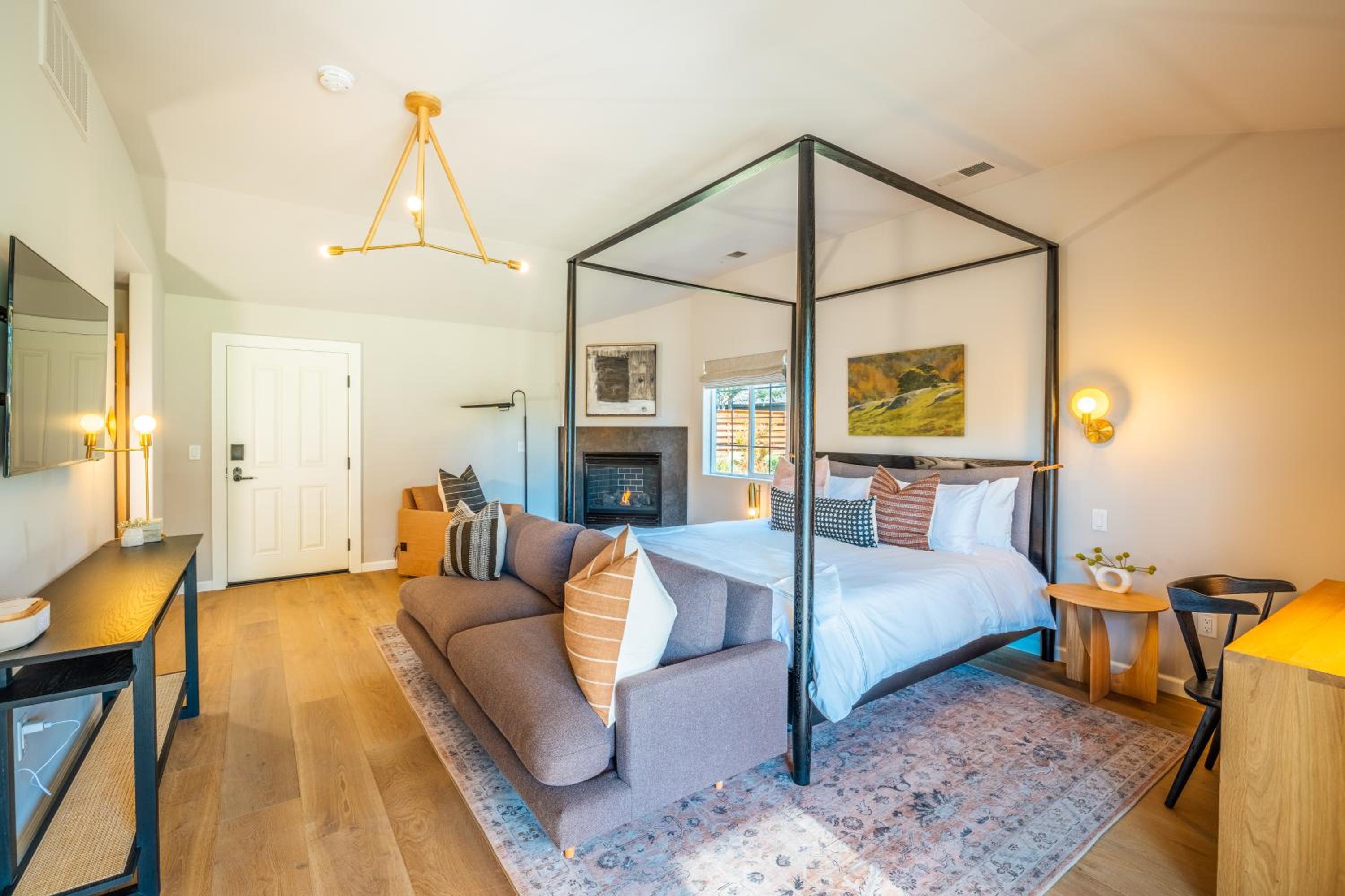 Superior King Suite photo 1