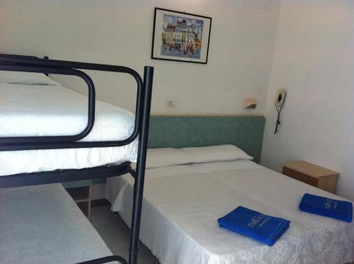 Standard Quadruple Room photo 2