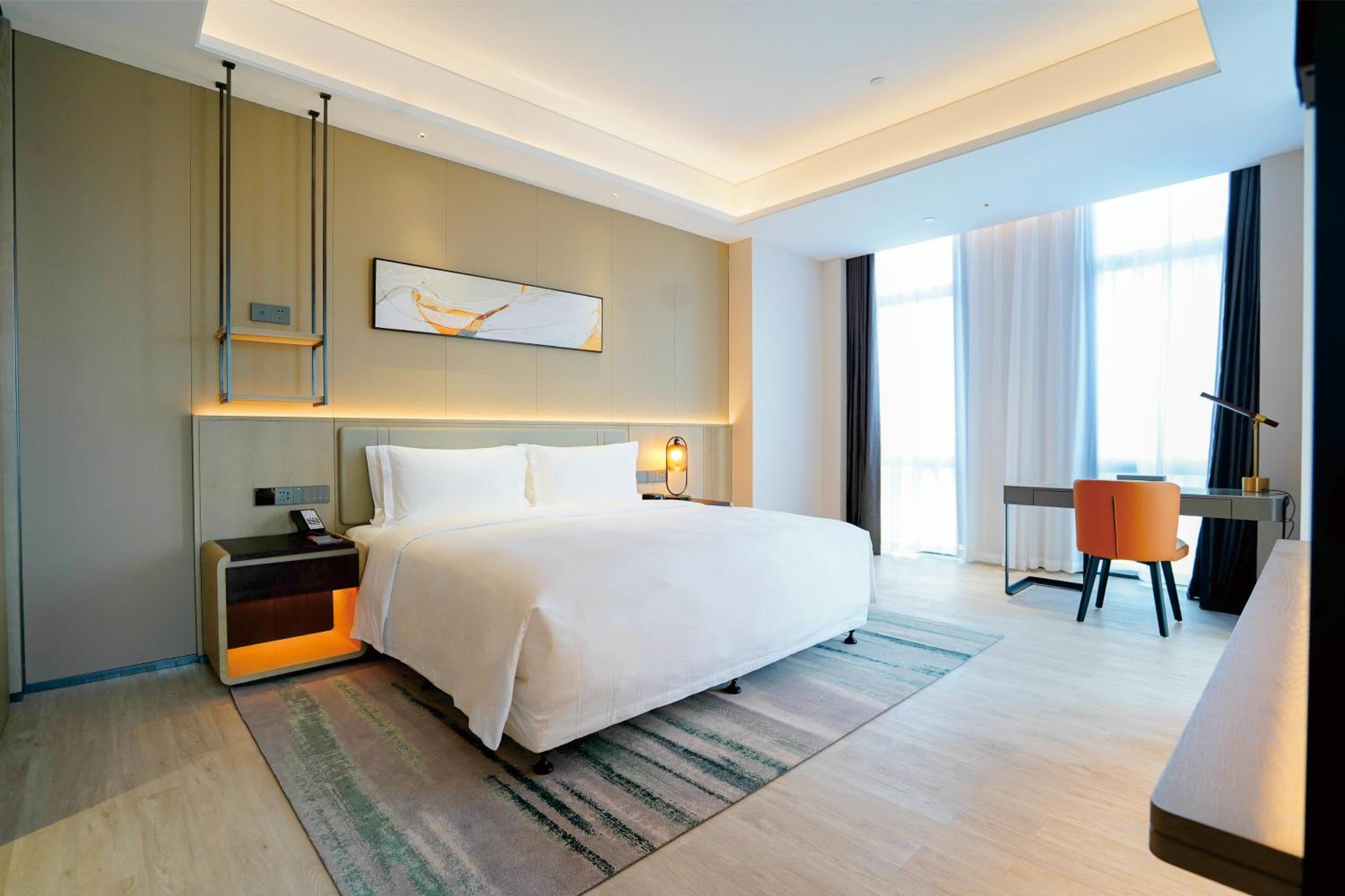 Deluxe King Suite, Non-Smoking - Photo 3