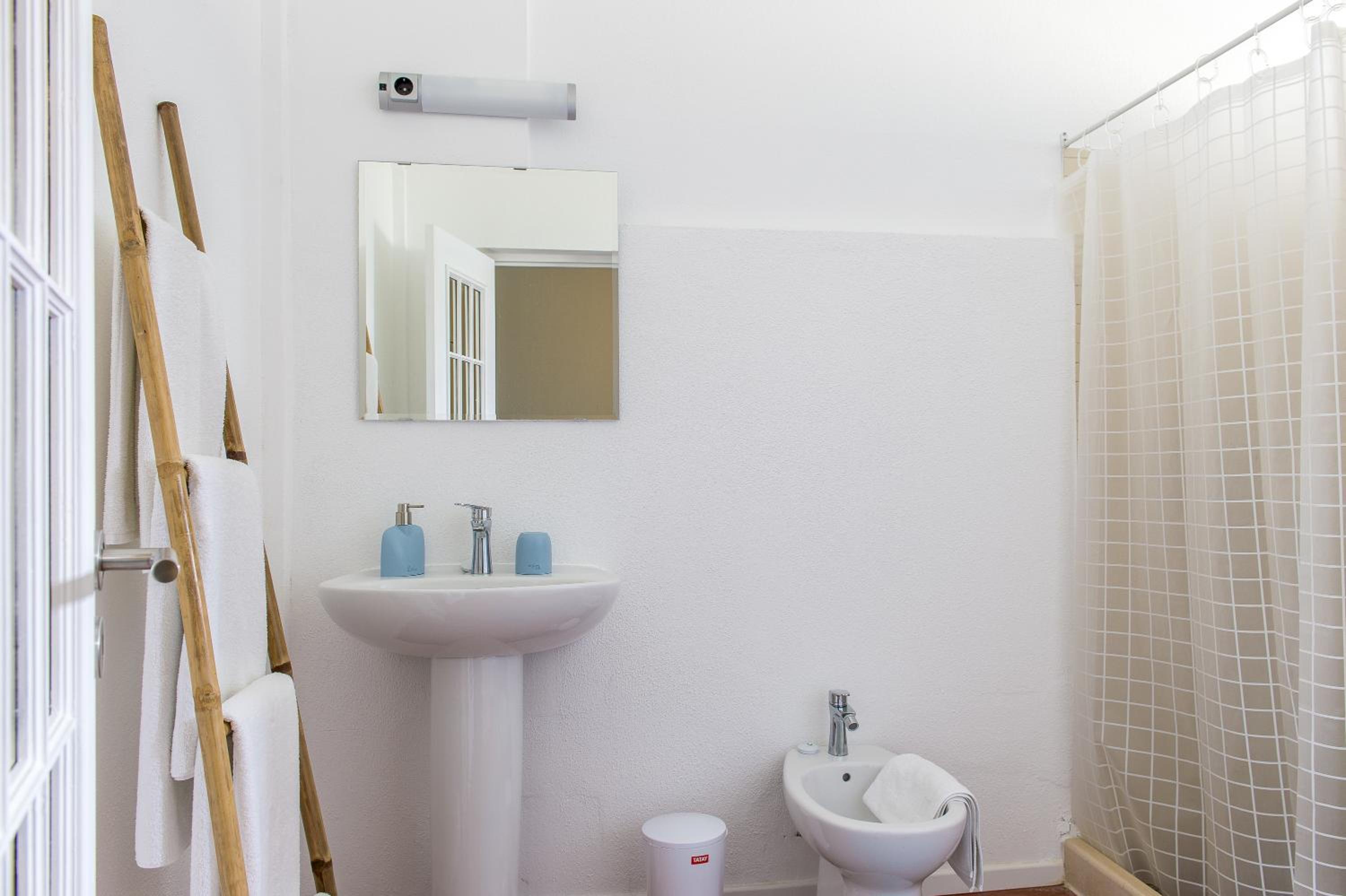 Double or Twin Room - Photo 12