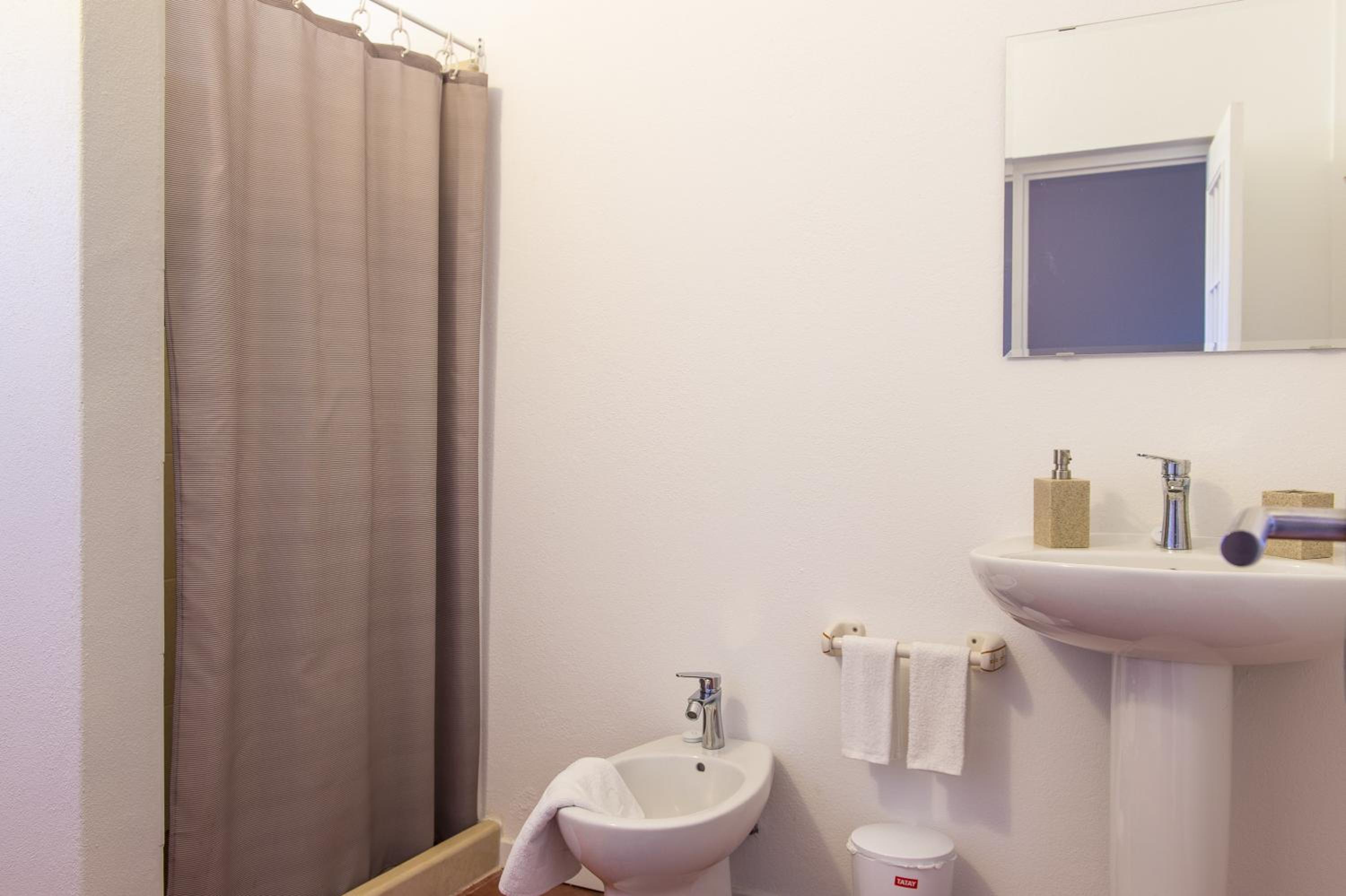 Double or Twin Room - Photo 10