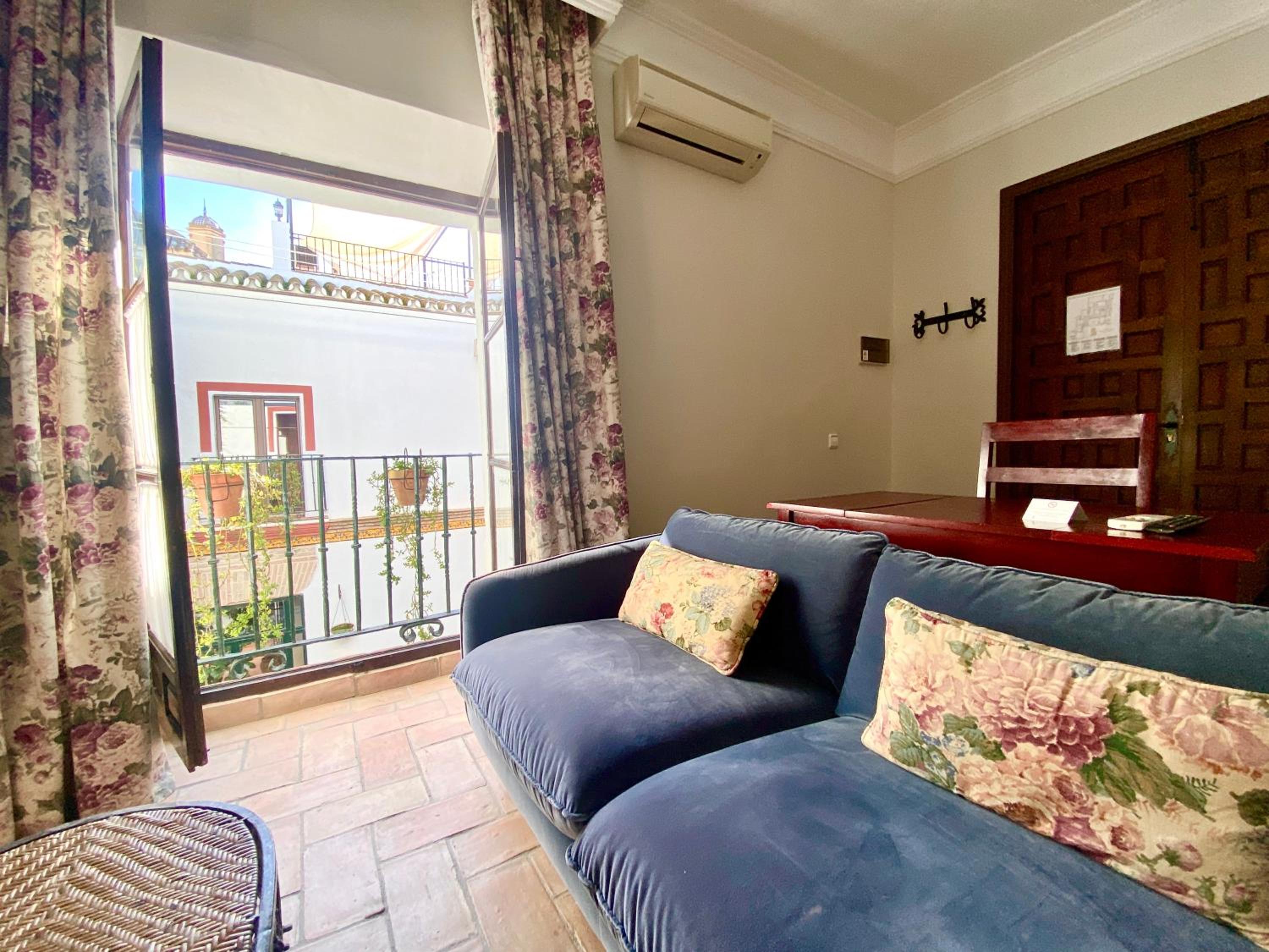 Double Room - Photo 7