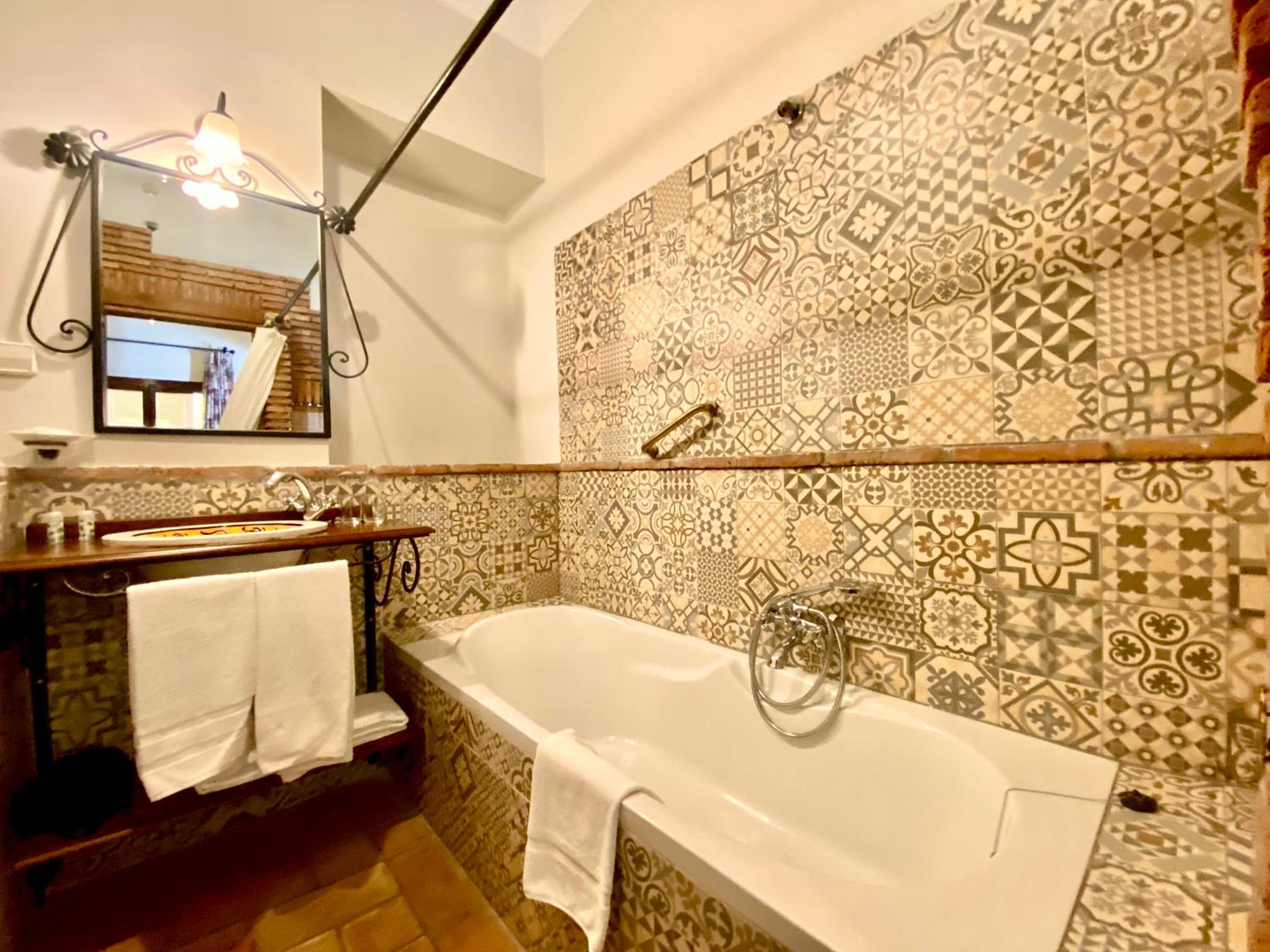 Double Room - Photo 8